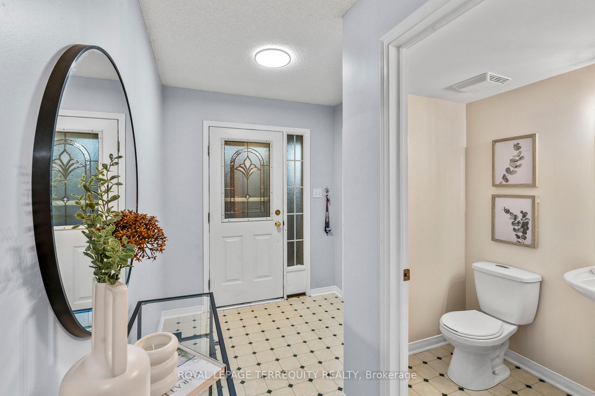 Photo 5 of 18 Wade Square, Clarington, Courtice — HOMEH