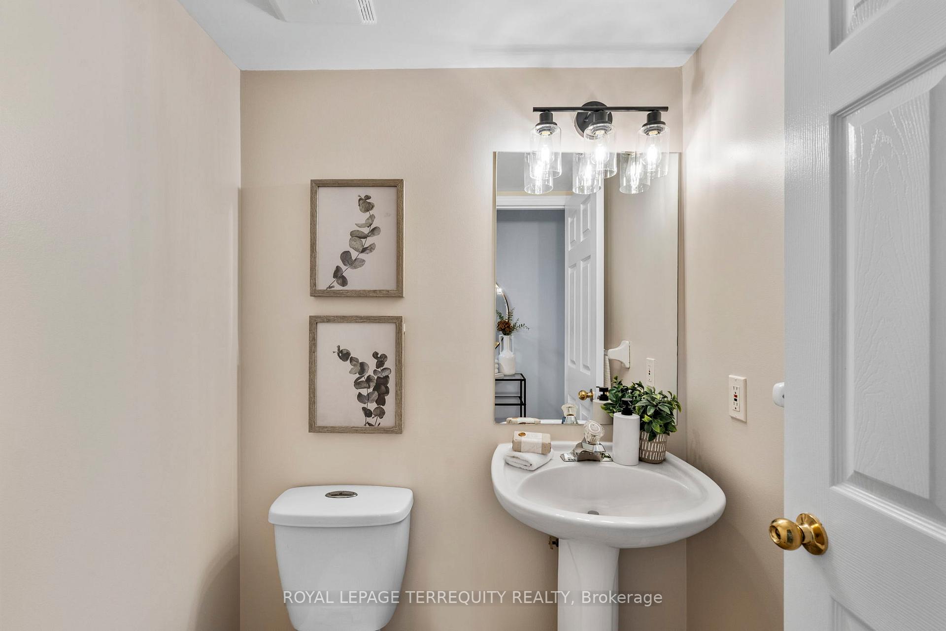 Photo 6 of 18 Wade Square, Clarington, Courtice — HOMEH