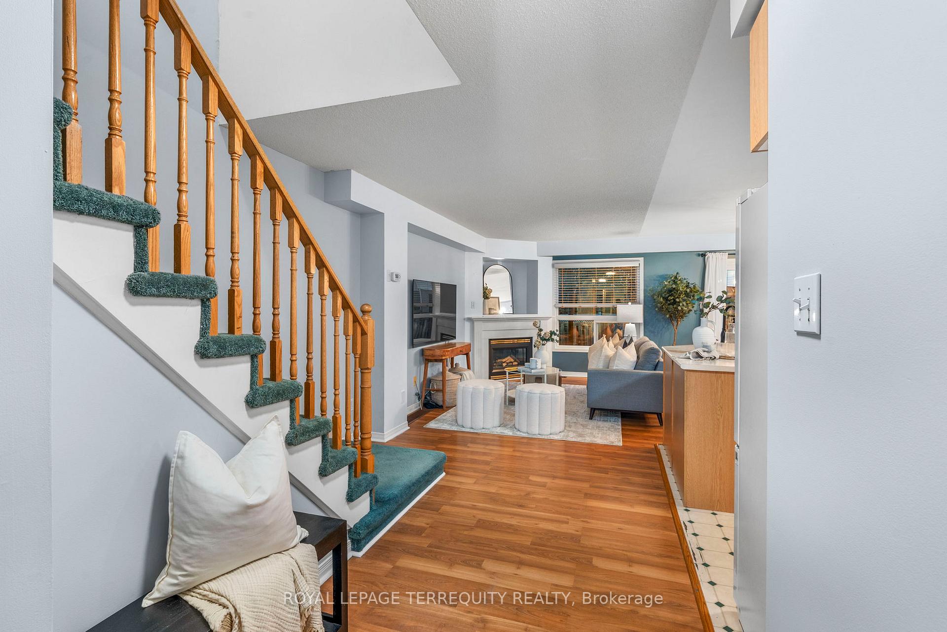 Photo 8 of 18 Wade Square, Clarington, Courtice — HOMEH