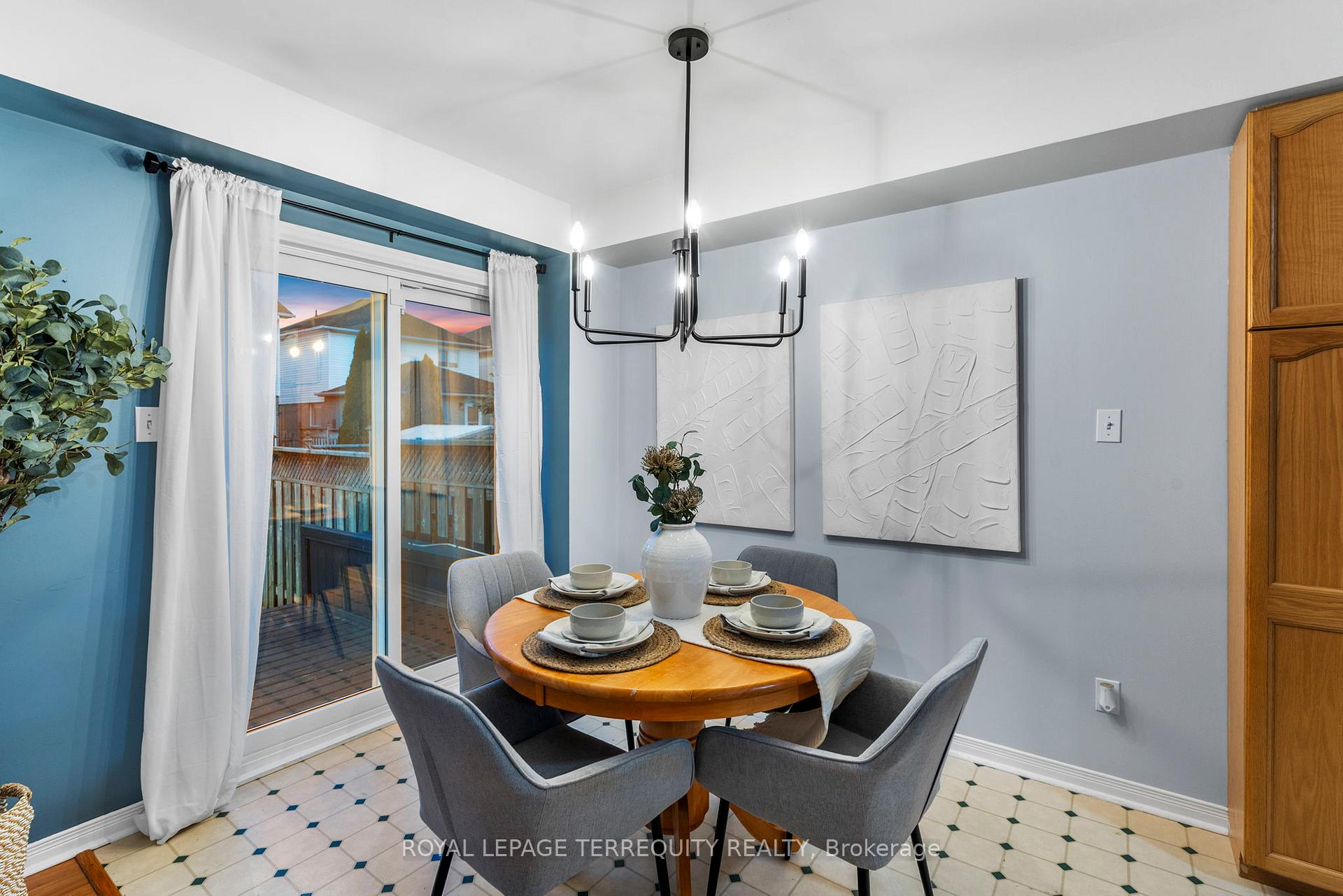 Photo 12 of 18 Wade Square, Clarington, Courtice — HOMEH