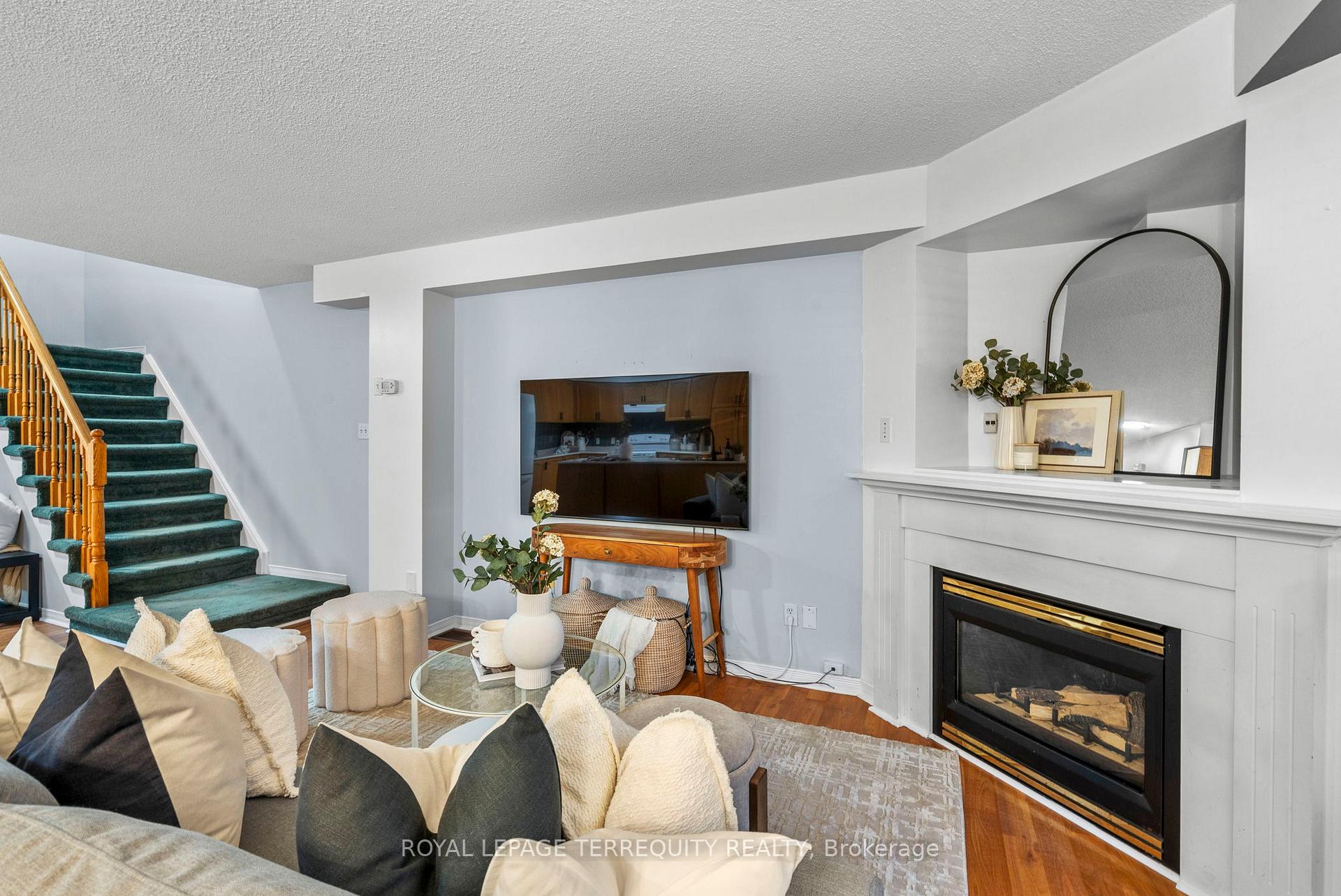 Photo 16 of 18 Wade Square, Clarington, Courtice — HOMEH