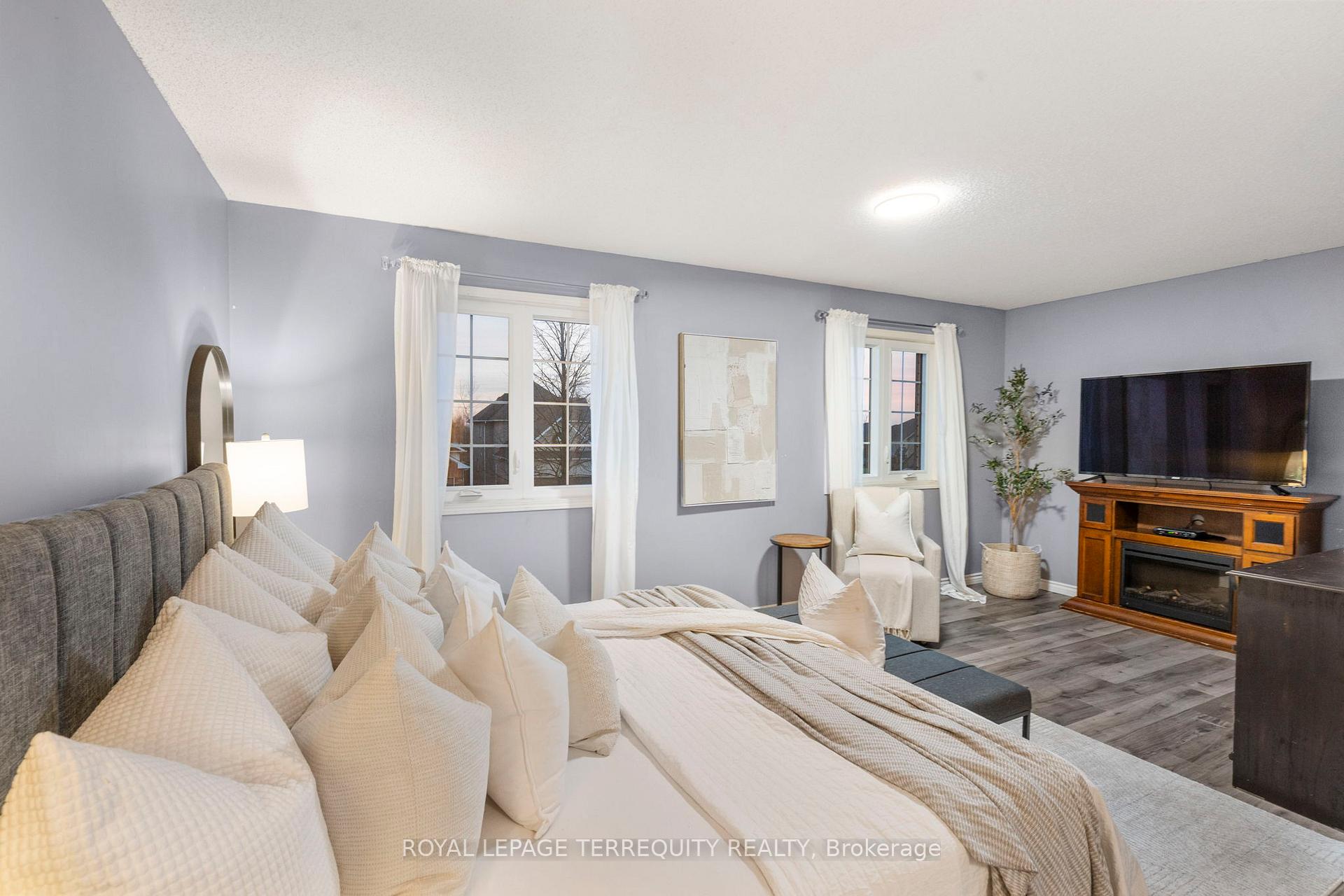 Photo 20 of 18 Wade Square, Clarington, Courtice — HOMEH