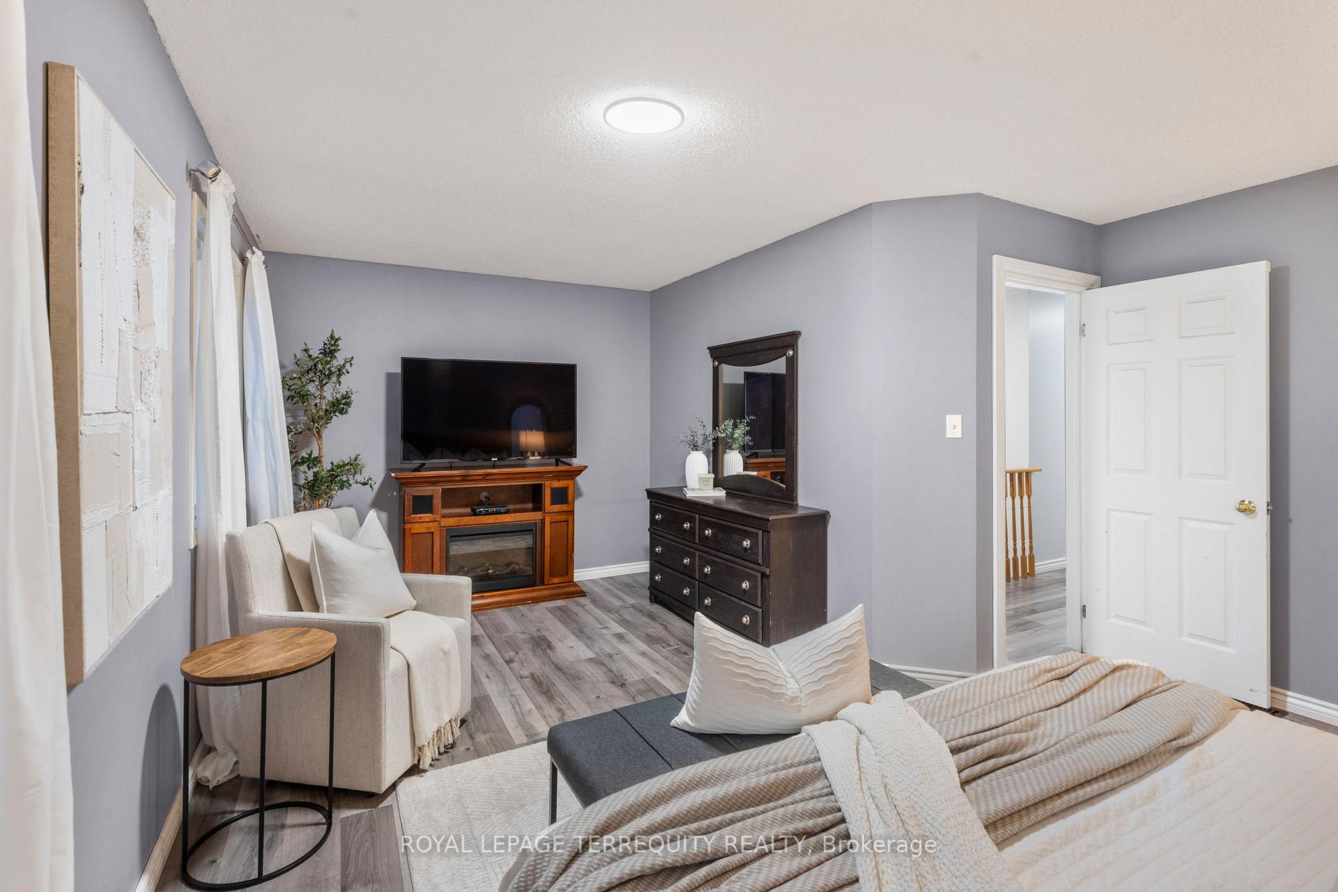 Photo 21 of 18 Wade Square, Clarington, Courtice — HOMEH