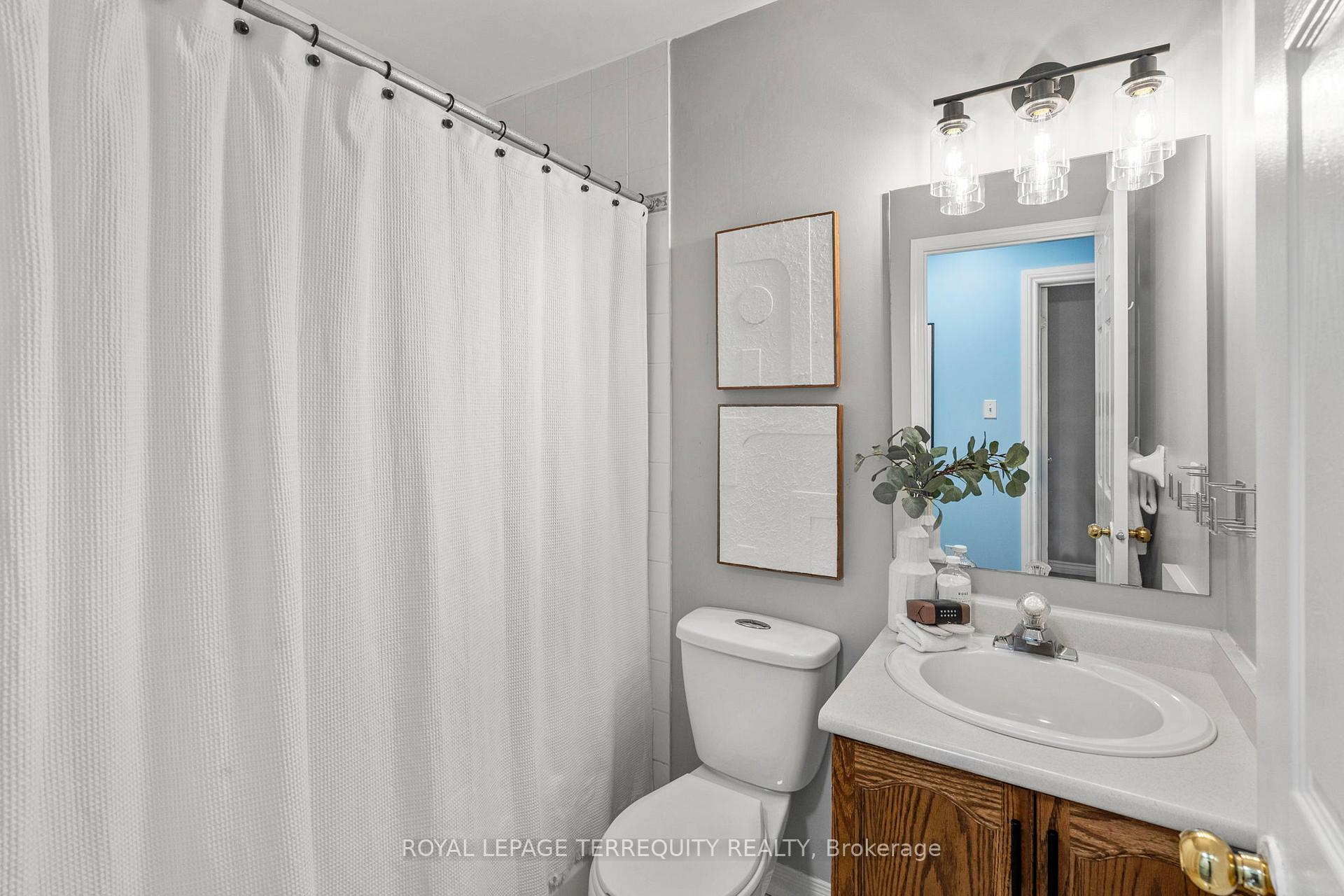 Photo 24 of 18 Wade Square, Clarington, Courtice — HOMEH