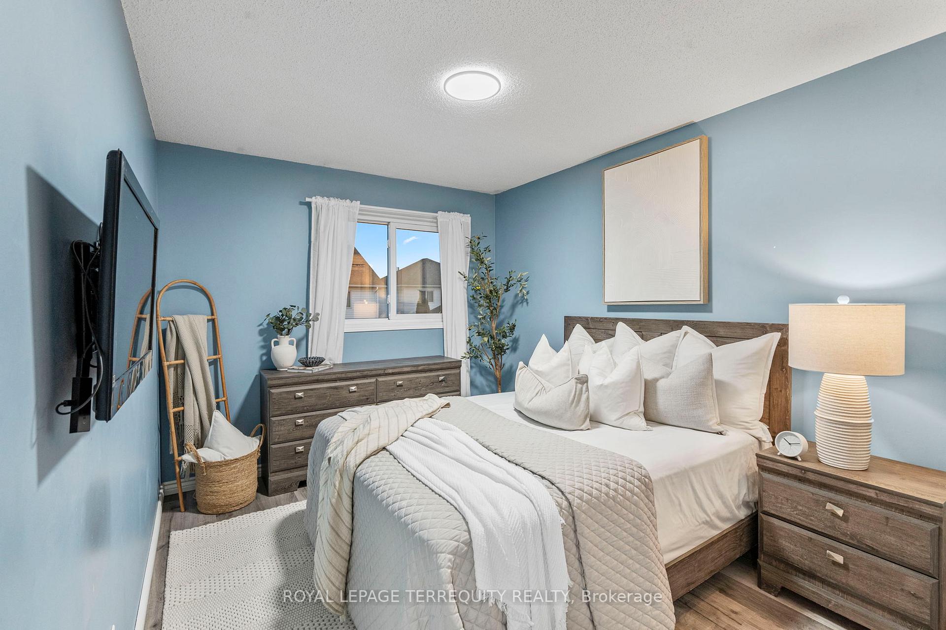 Photo 25 of 18 Wade Square, Clarington, Courtice — HOMEH