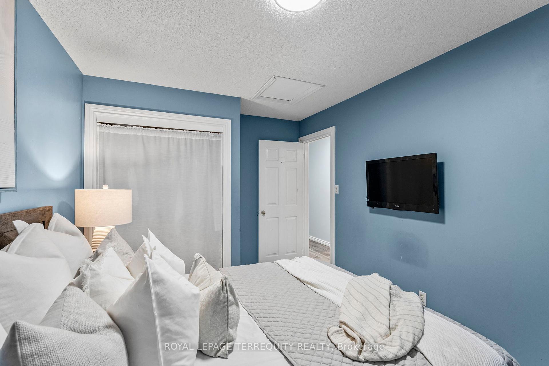 Photo 26 of 18 Wade Square, Clarington, Courtice — HOMEH