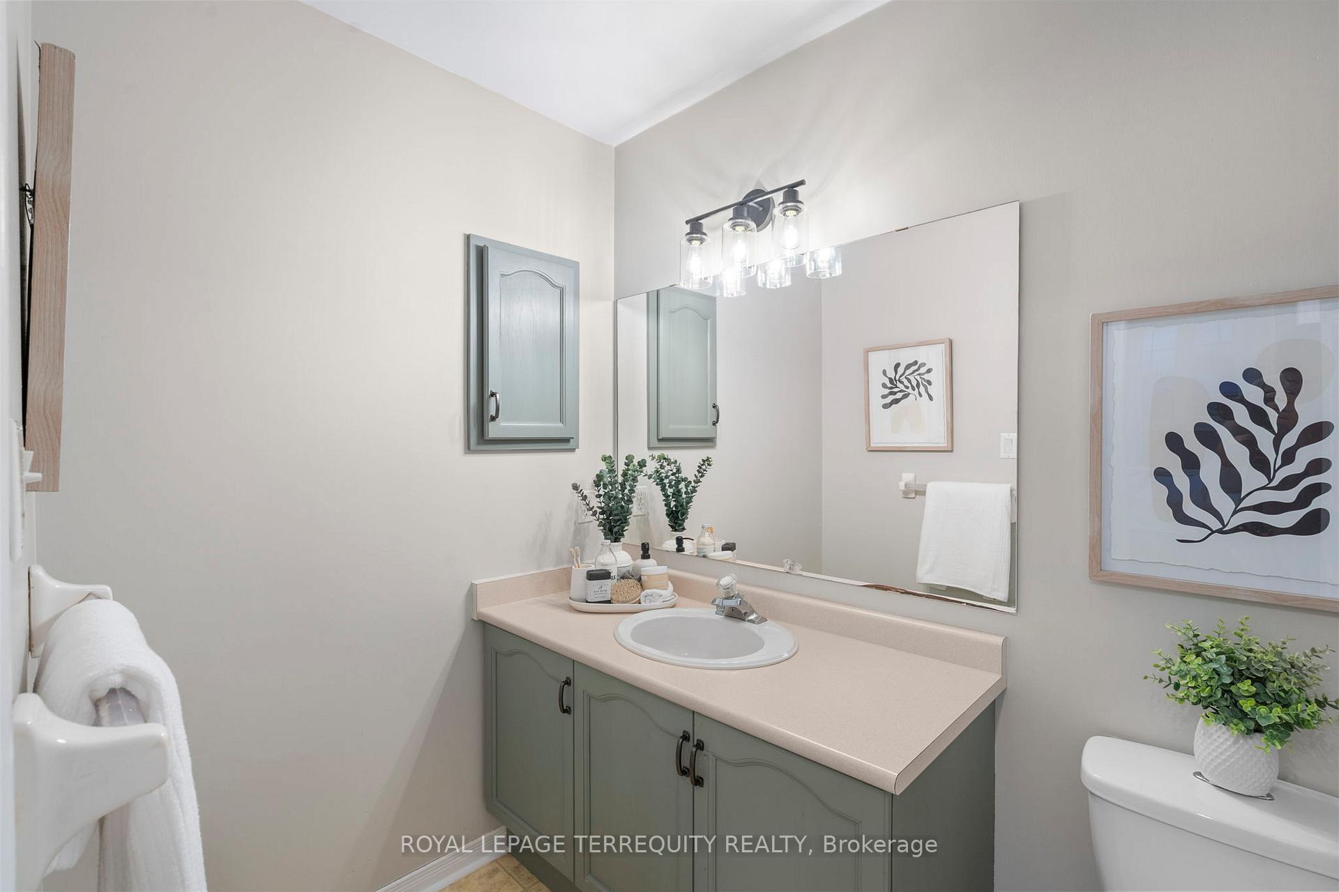 Photo 27 of 18 Wade Square, Clarington, Courtice — HOMEH