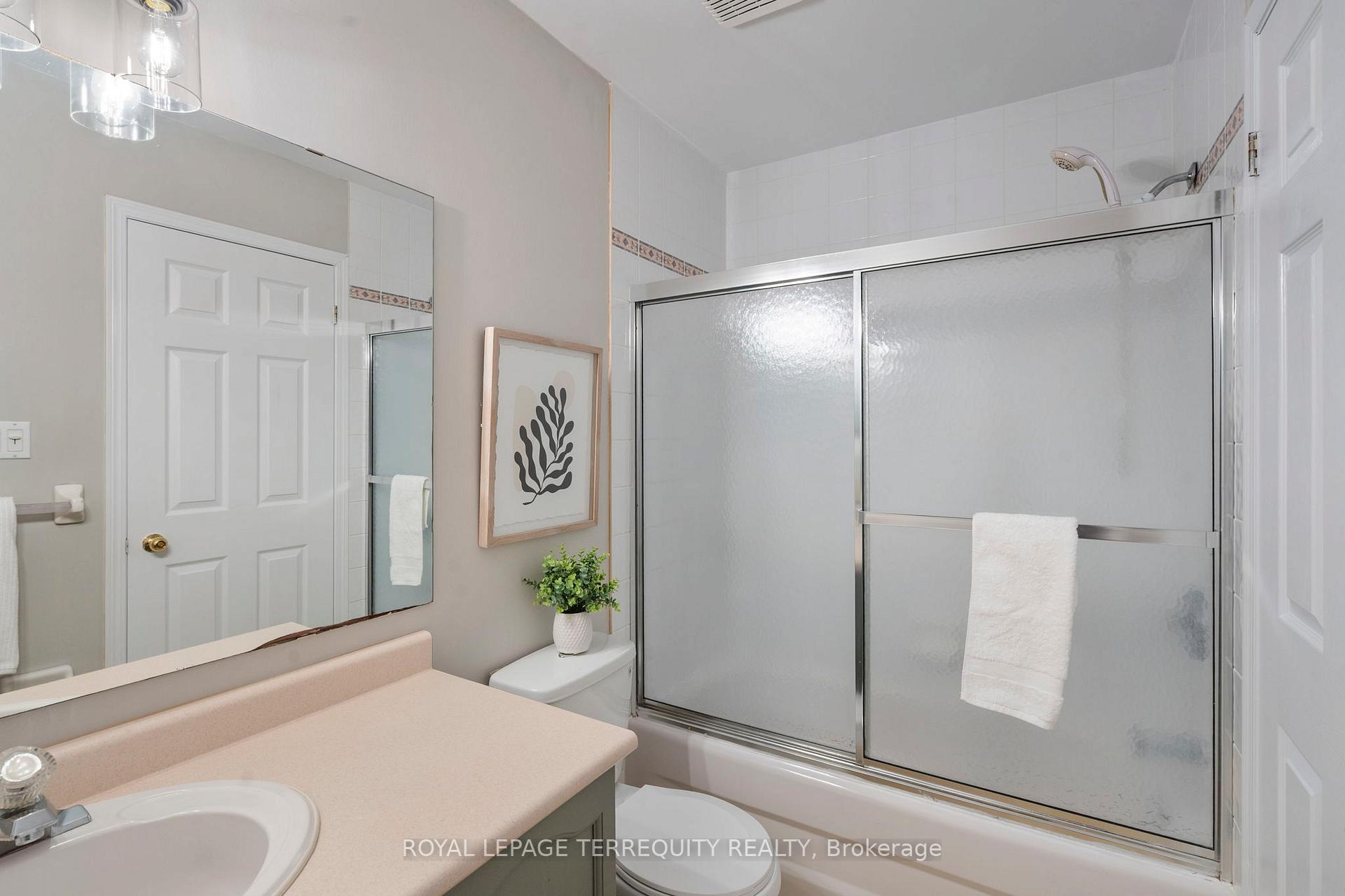 Photo 28 of 18 Wade Square, Clarington, Courtice — HOMEH