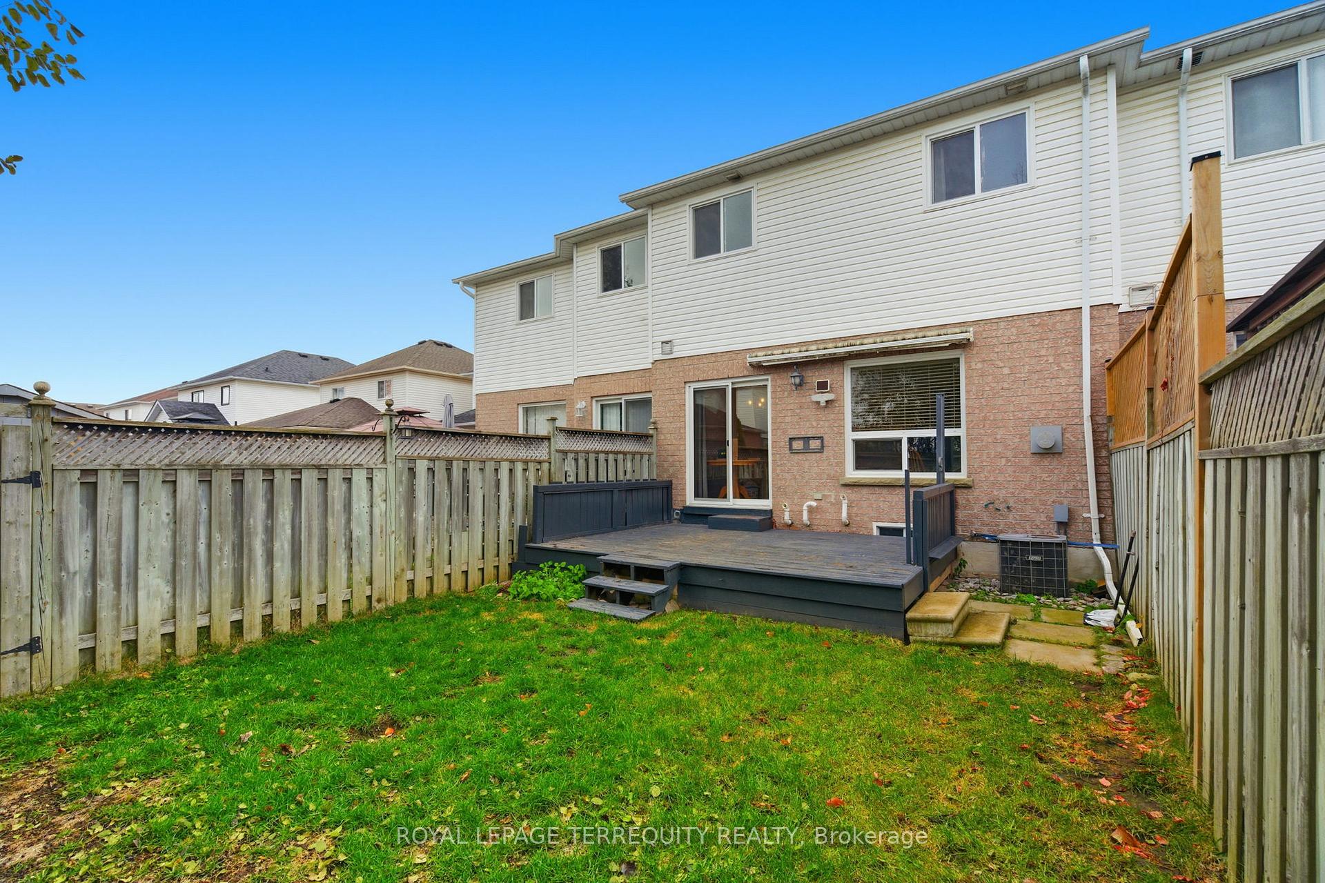 Photo 30 of 18 Wade Square, Clarington, Courtice — HOMEH