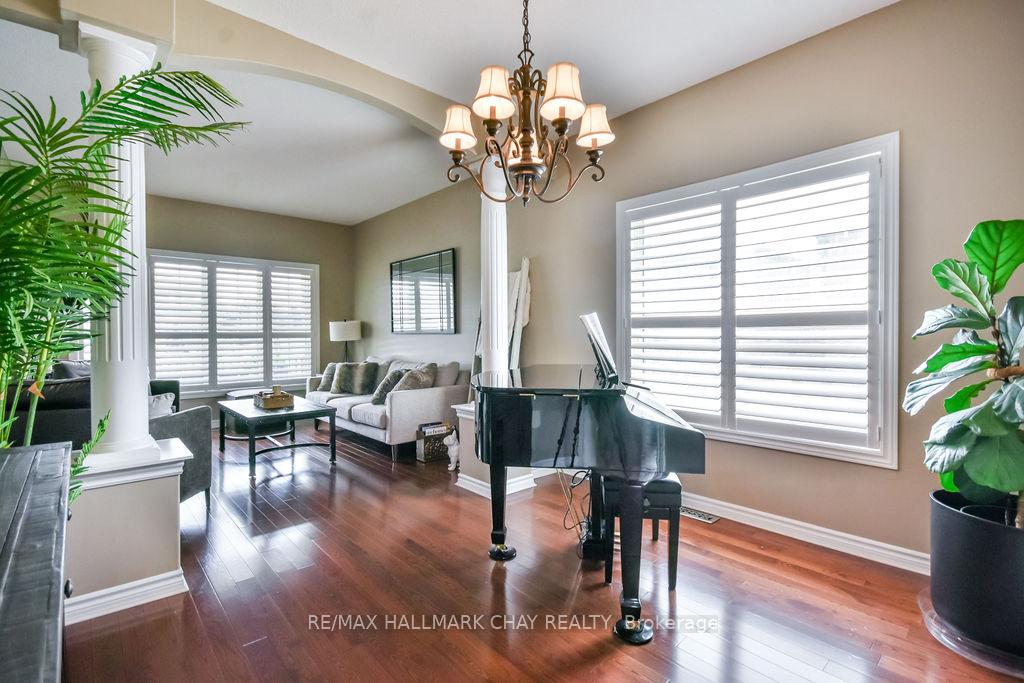 Photo 8 of 6 Serena Lane, Barrie, Painswick South — HOMEH