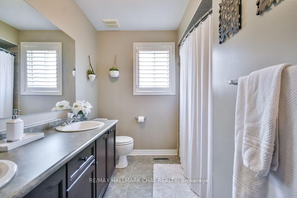 Photo 17 of 6 Serena Lane, Barrie, Painswick South — HOMEH