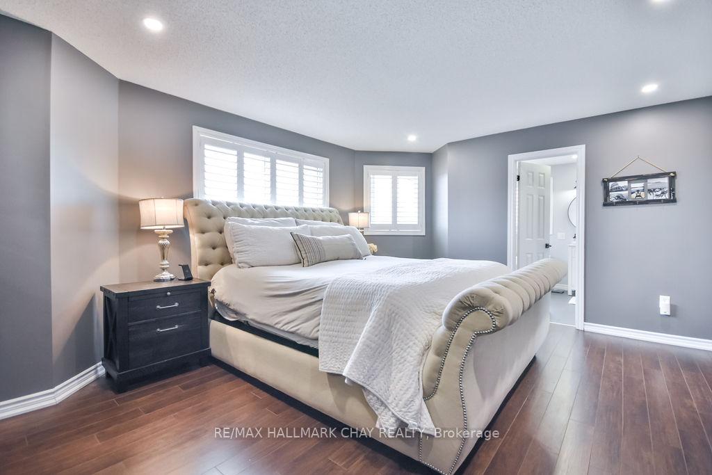 Photo 24 of 6 Serena Lane, Barrie, Painswick South — HOMEH