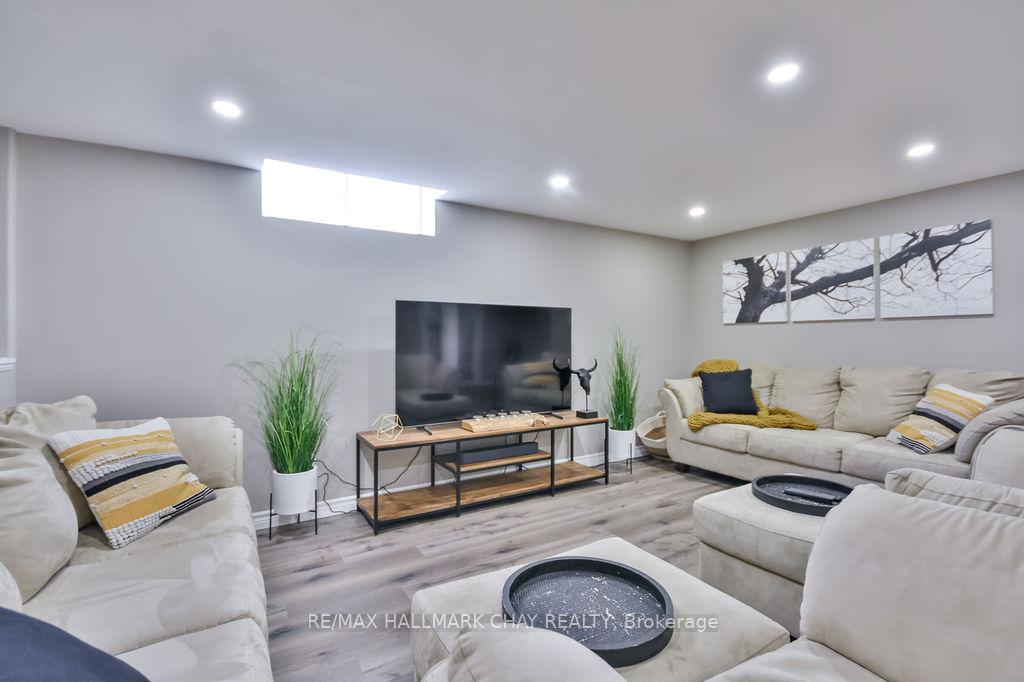 Photo 32 of 6 Serena Lane, Barrie, Painswick South — HOMEH