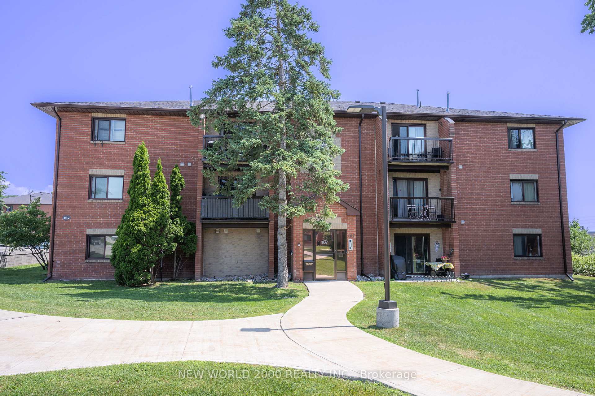 Front of Unit E8, 167 Edgehill Drive