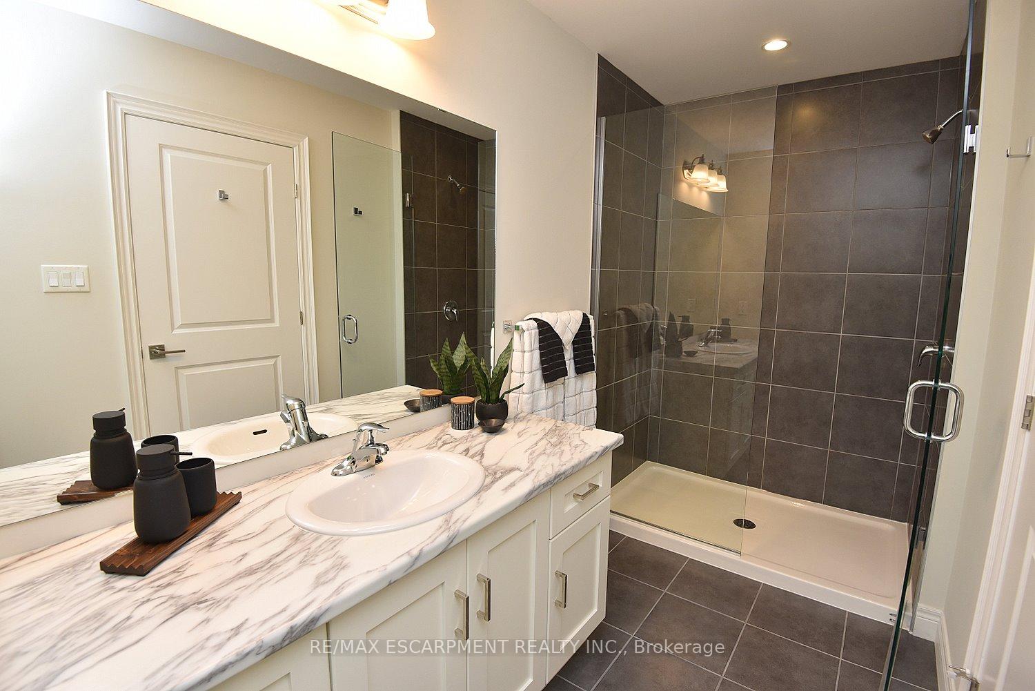 Photo 32 of Unit 7, 40 Hamilton Street S, Hamilton, Waterdown — HOMEH