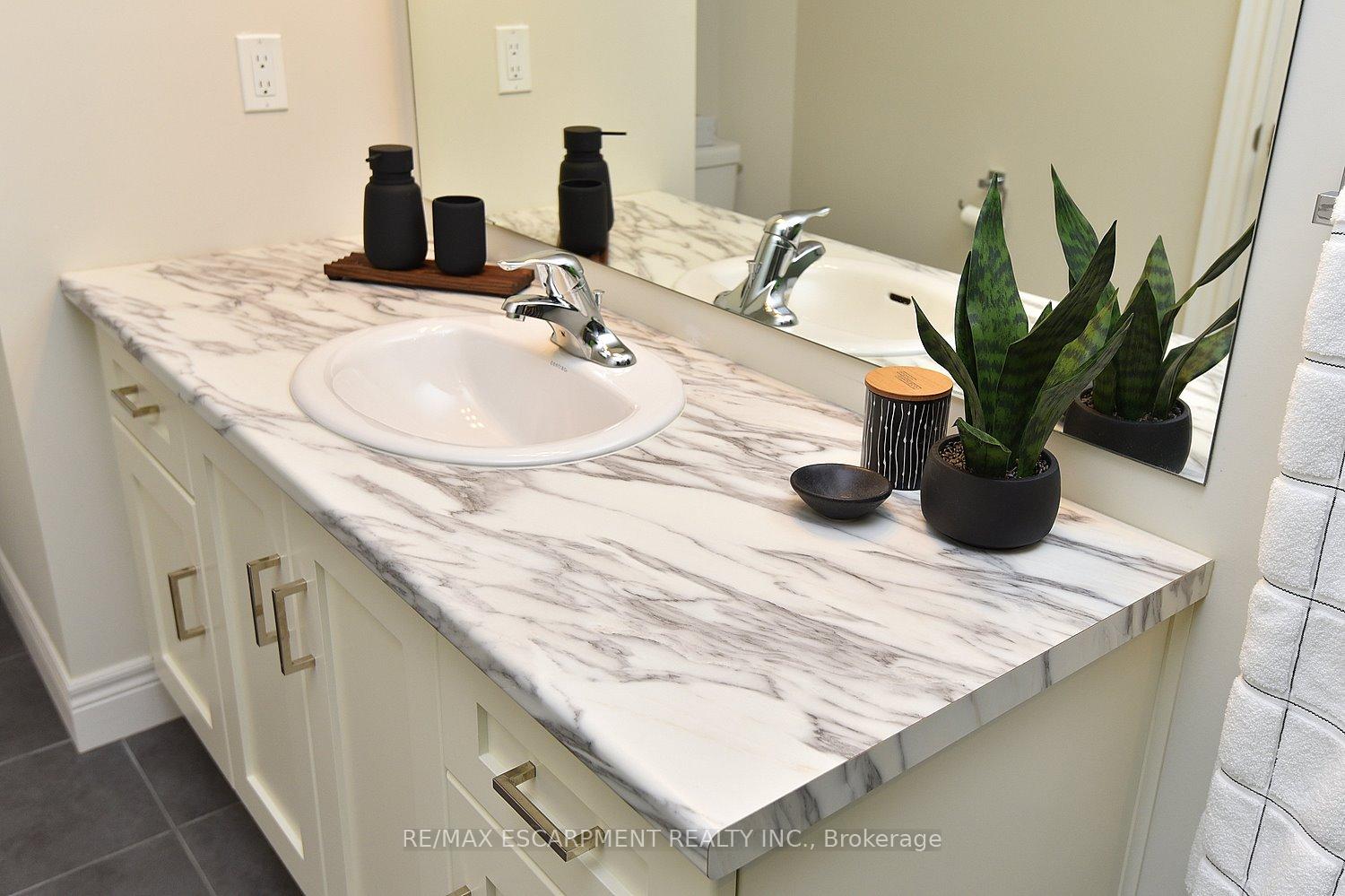 Photo 71 of Unit 7, 40 Hamilton Street S, Hamilton, Waterdown — HOMEH