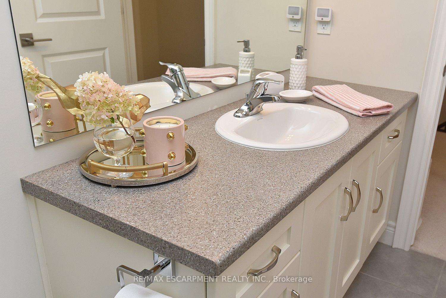 Photo 75 of Unit 7, 40 Hamilton Street S, Hamilton, Waterdown — HOMEH