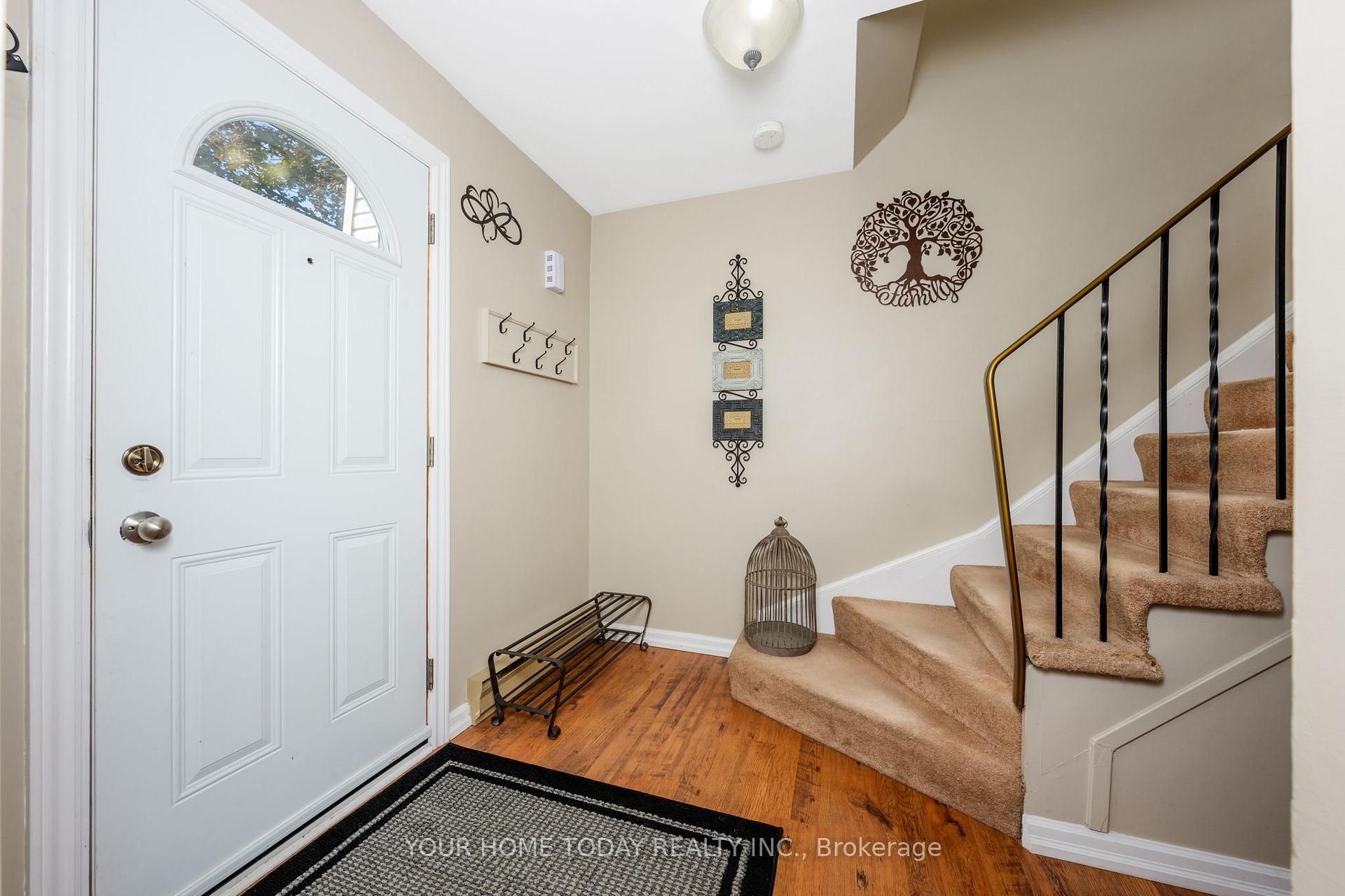 Photo 3 of Unit 29, 46 Mountainview Road S, Halton Hills, Georgetown — HOMEH