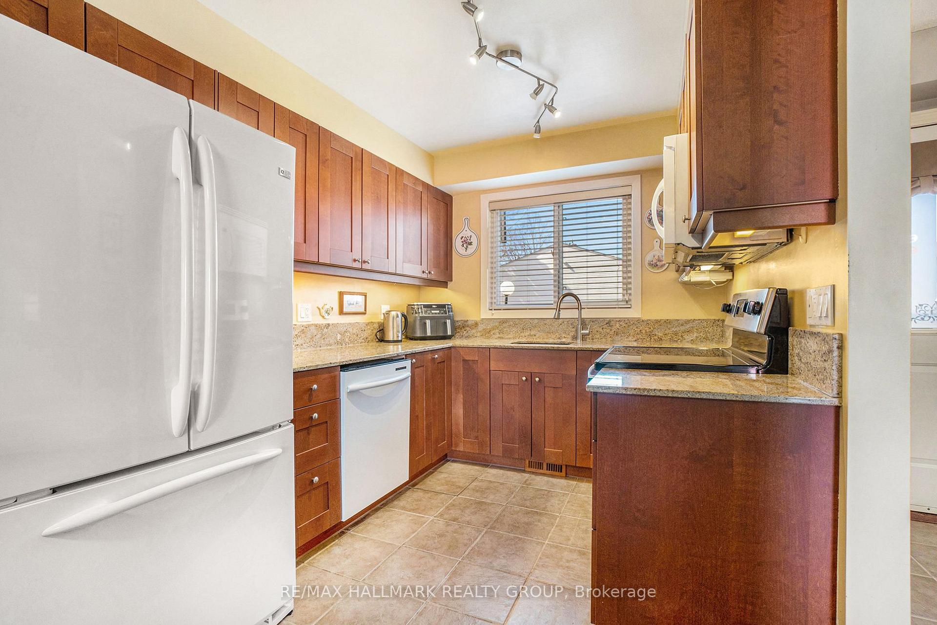 Photo 7 of Unit D, 27 Sonnet Crescent, Ottawa, Westcliffe Estates — HOMEH