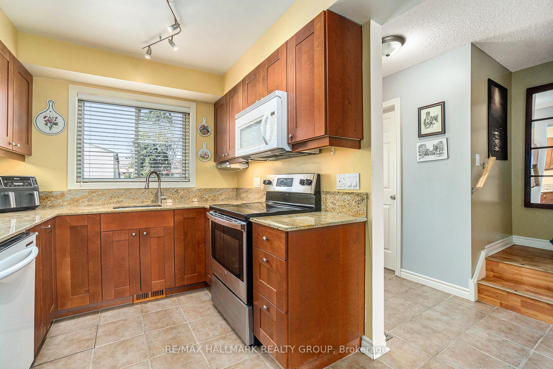 Photo 8 of Unit D, 27 Sonnet Crescent, Ottawa, Westcliffe Estates — HOMEH