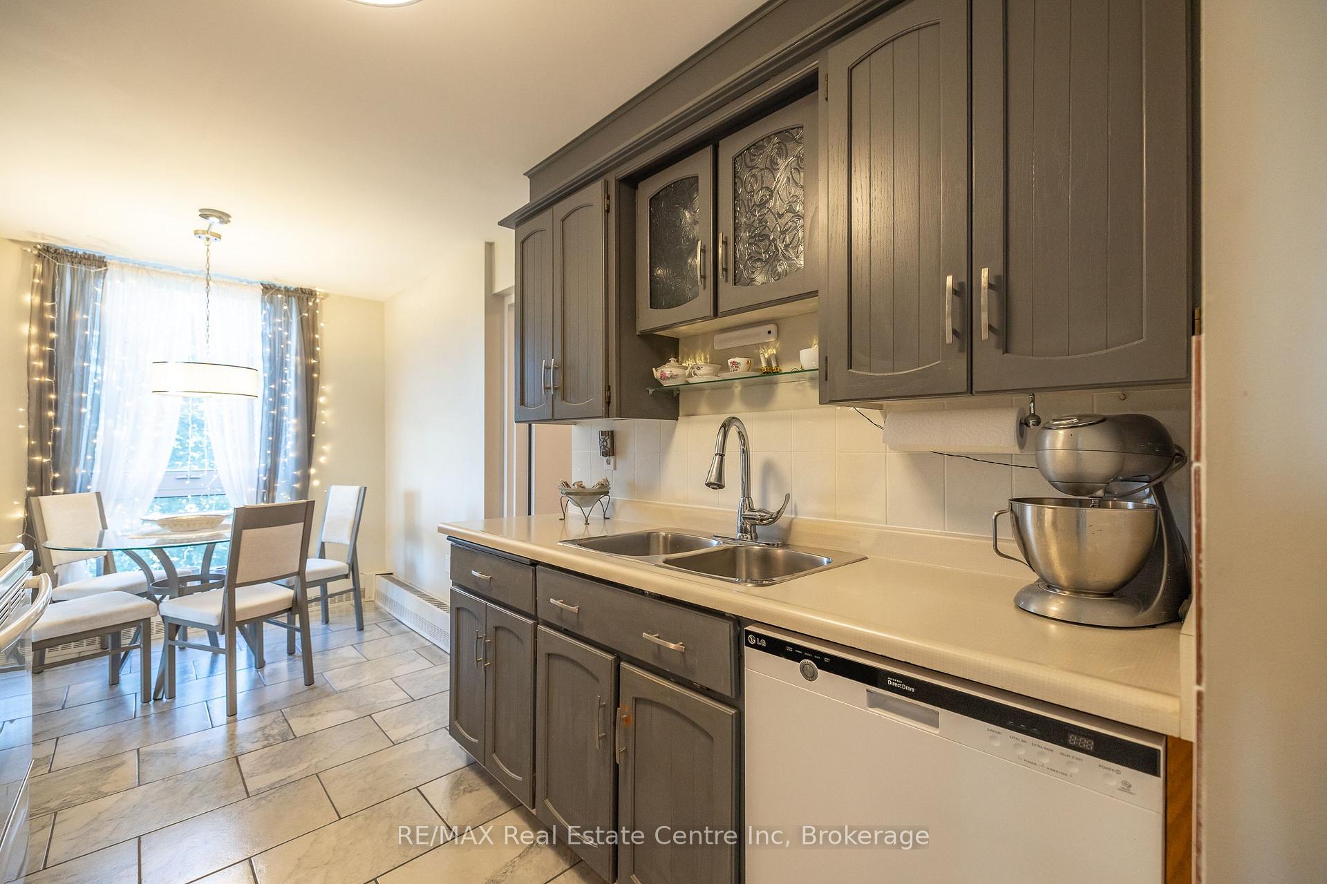 Photo 7 of Unit 212, 19 Woodlawn Road E, Guelph, Riverside Park — HOMEH