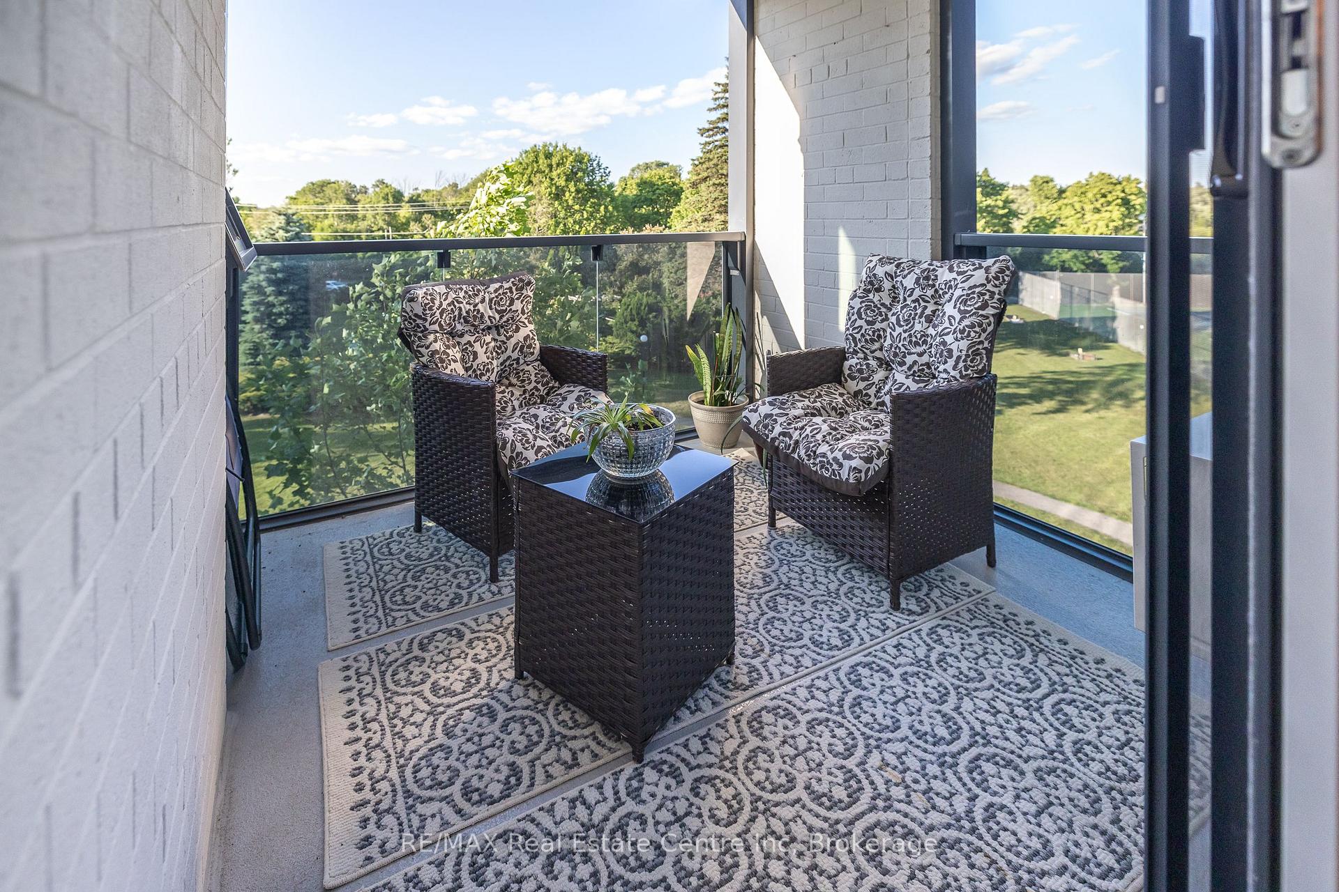 Photo 12 of Unit 212, 19 Woodlawn Road E, Guelph, Riverside Park — HOMEH
