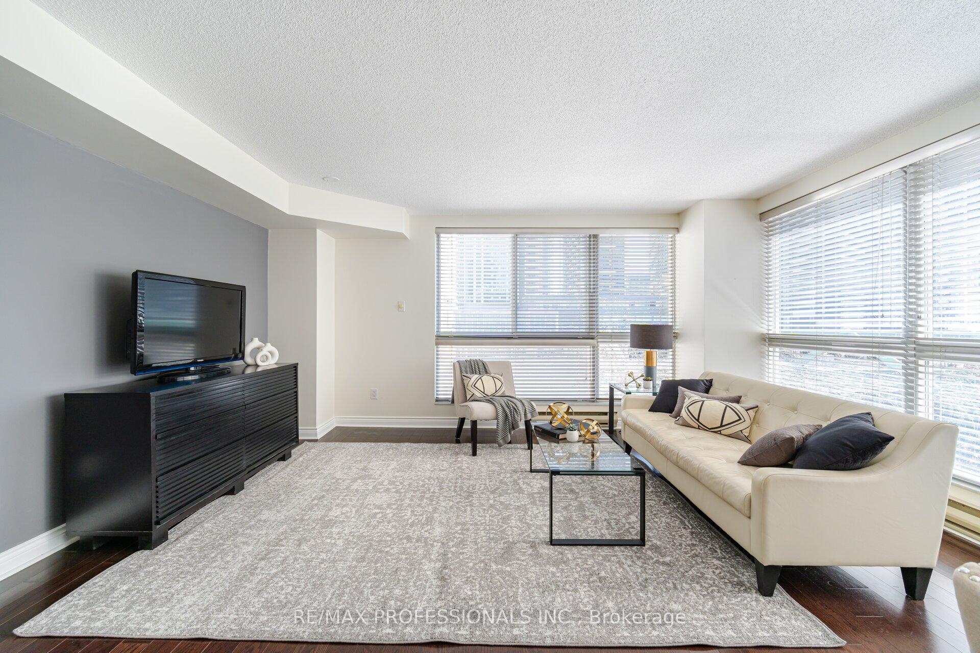 Photo 5 of Unit 301, 7 Broadway Avenue, Toronto, Mount Pleasant West — HOMEH