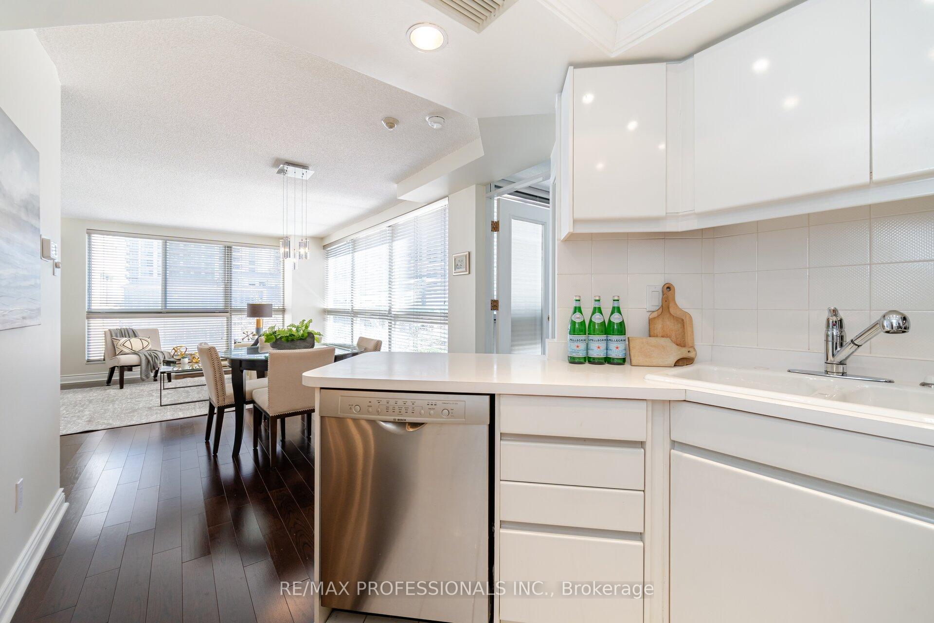 Photo 13 of Unit 301, 7 Broadway Avenue, Toronto, Mount Pleasant West — HOMEH
