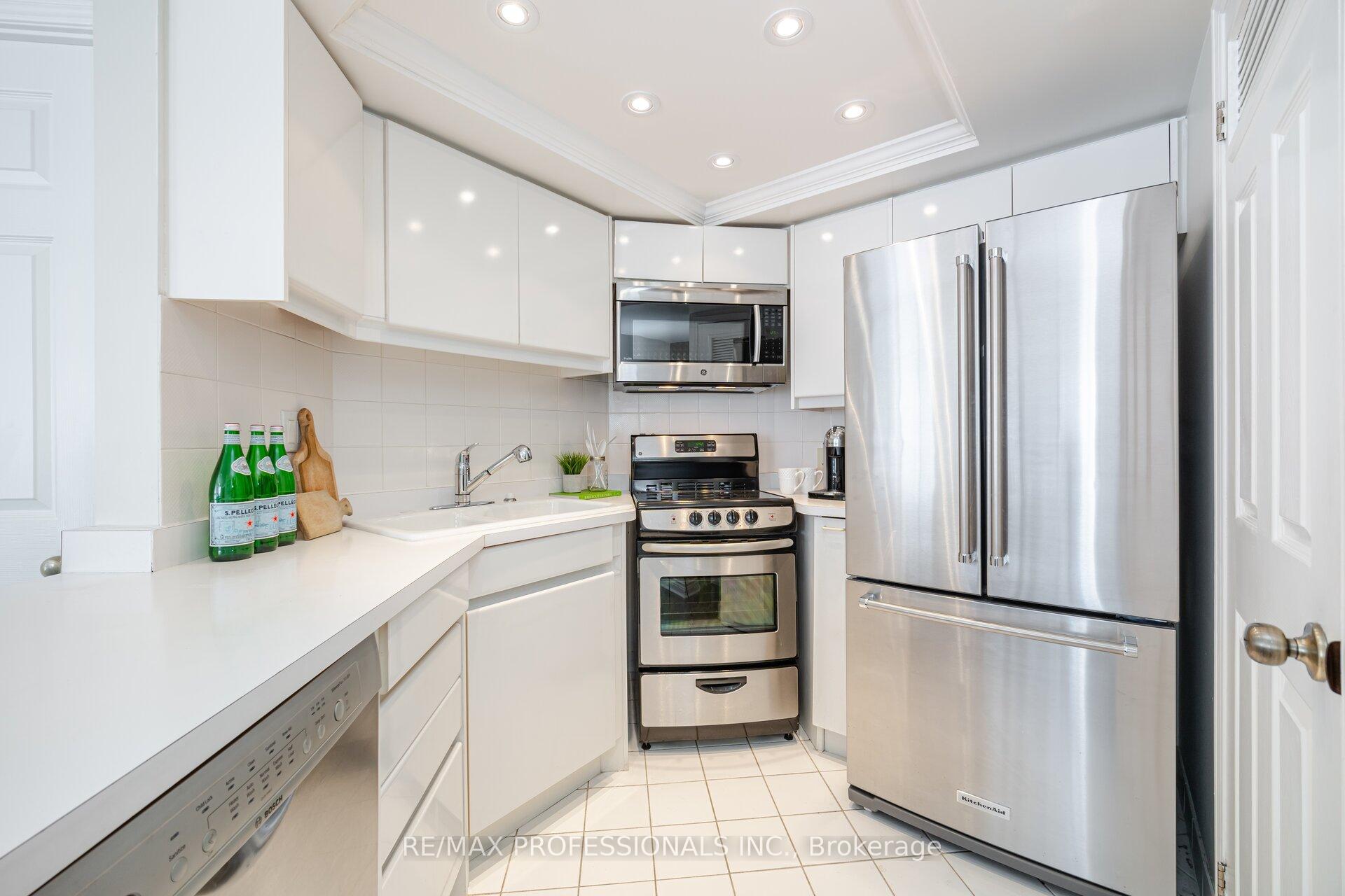 Photo 11 of Unit 301, 7 Broadway Avenue, Toronto, Mount Pleasant West — HOMEH