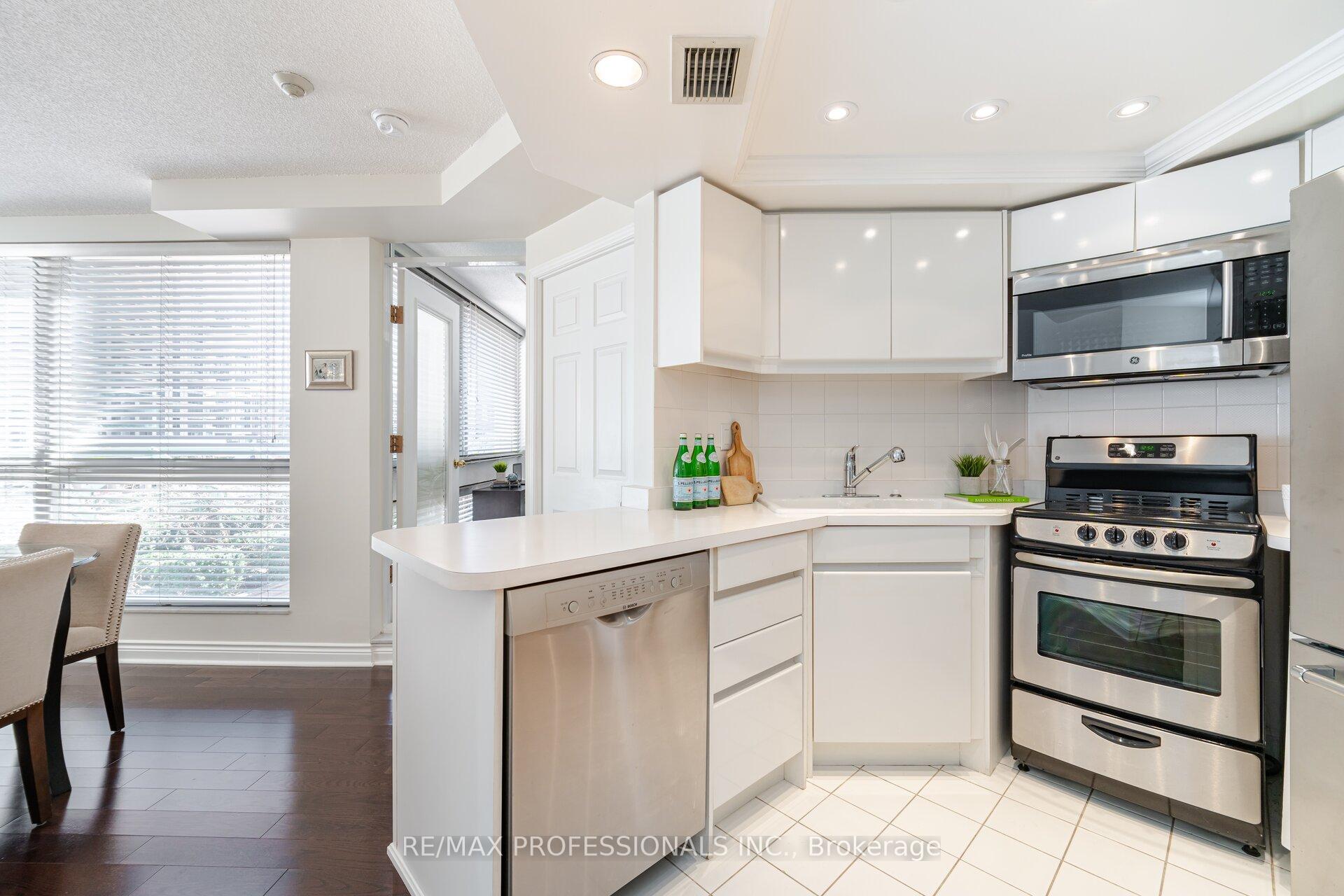 Photo 31 of Unit 301, 7 Broadway Avenue, Toronto, Mount Pleasant West — HOMEH