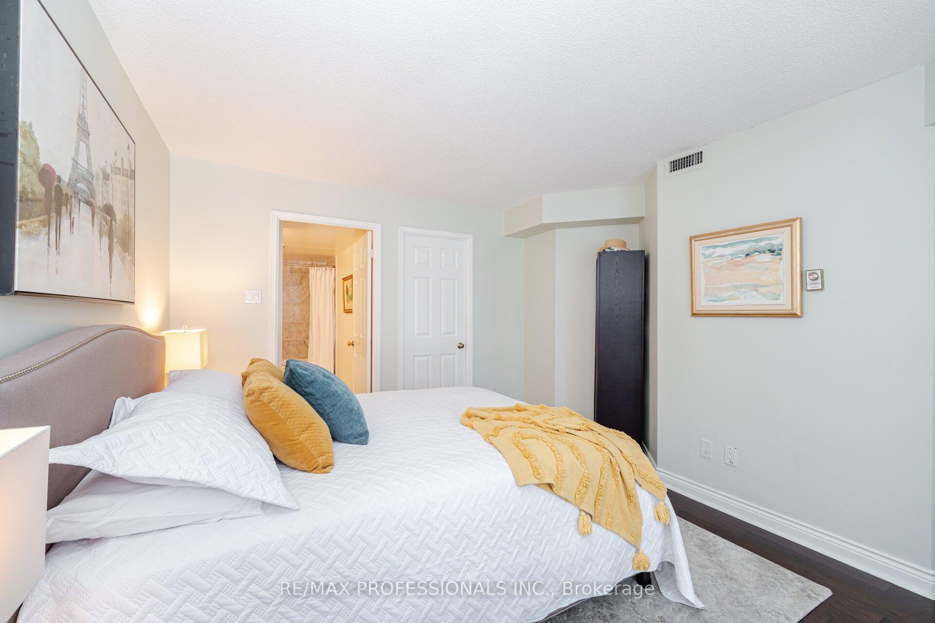 Photo 27 of Unit 301, 7 Broadway Avenue, Toronto, Mount Pleasant West — HOMEH