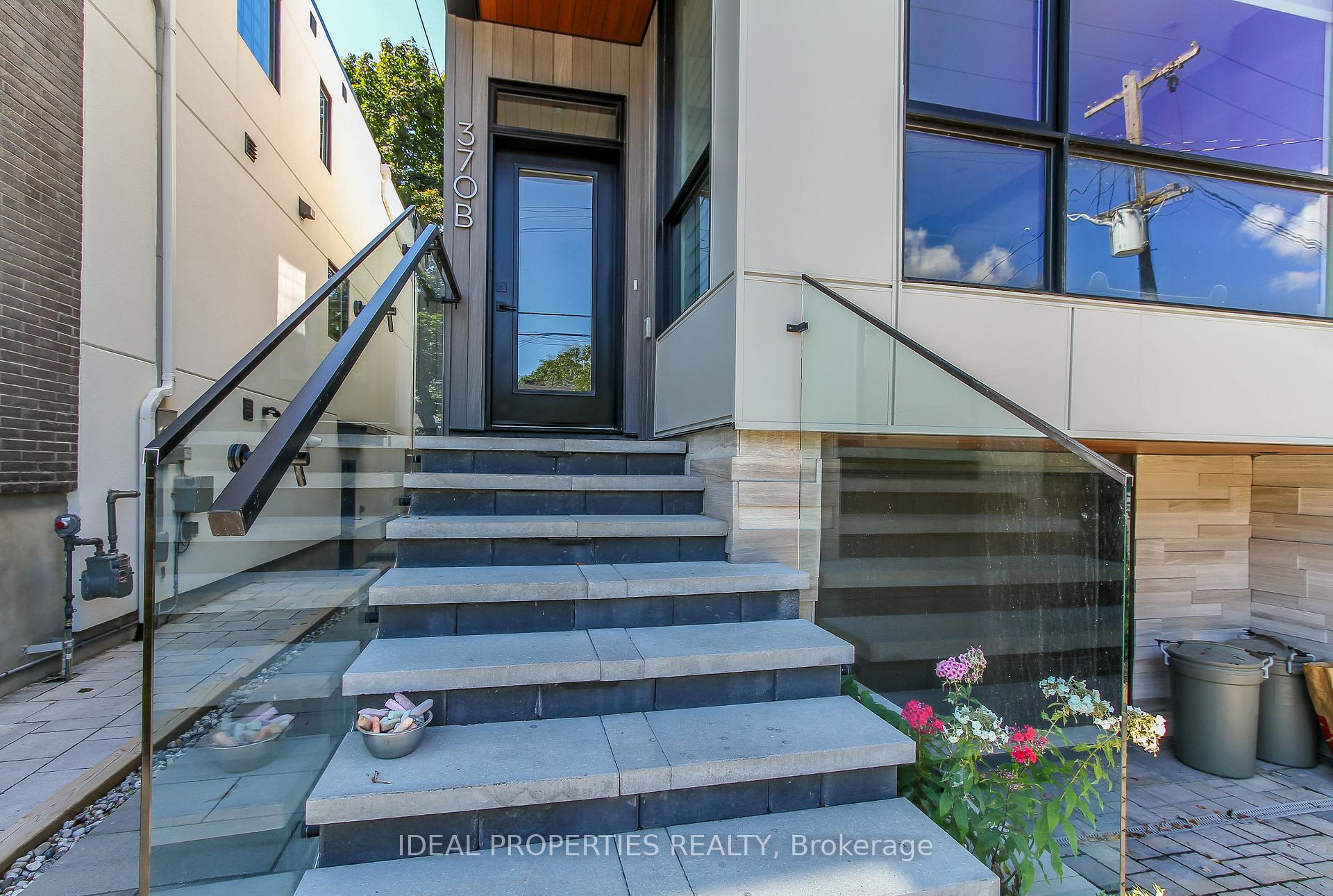 Photo 3 of 370B Roosevelt Avenue, Ottawa, Westboro West — HOMEH