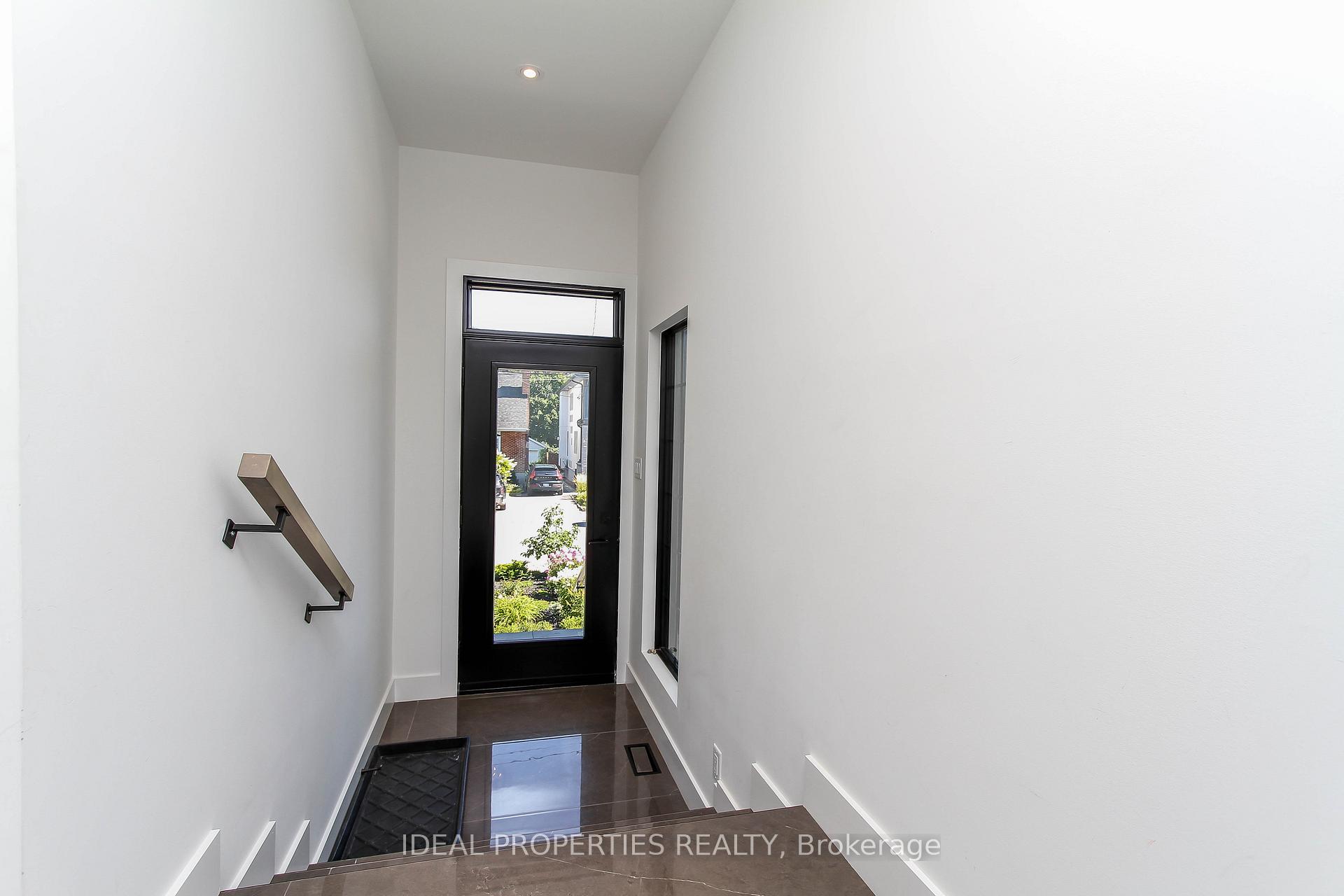 Photo 4 of 370B Roosevelt Avenue, Ottawa, Westboro West — HOMEH