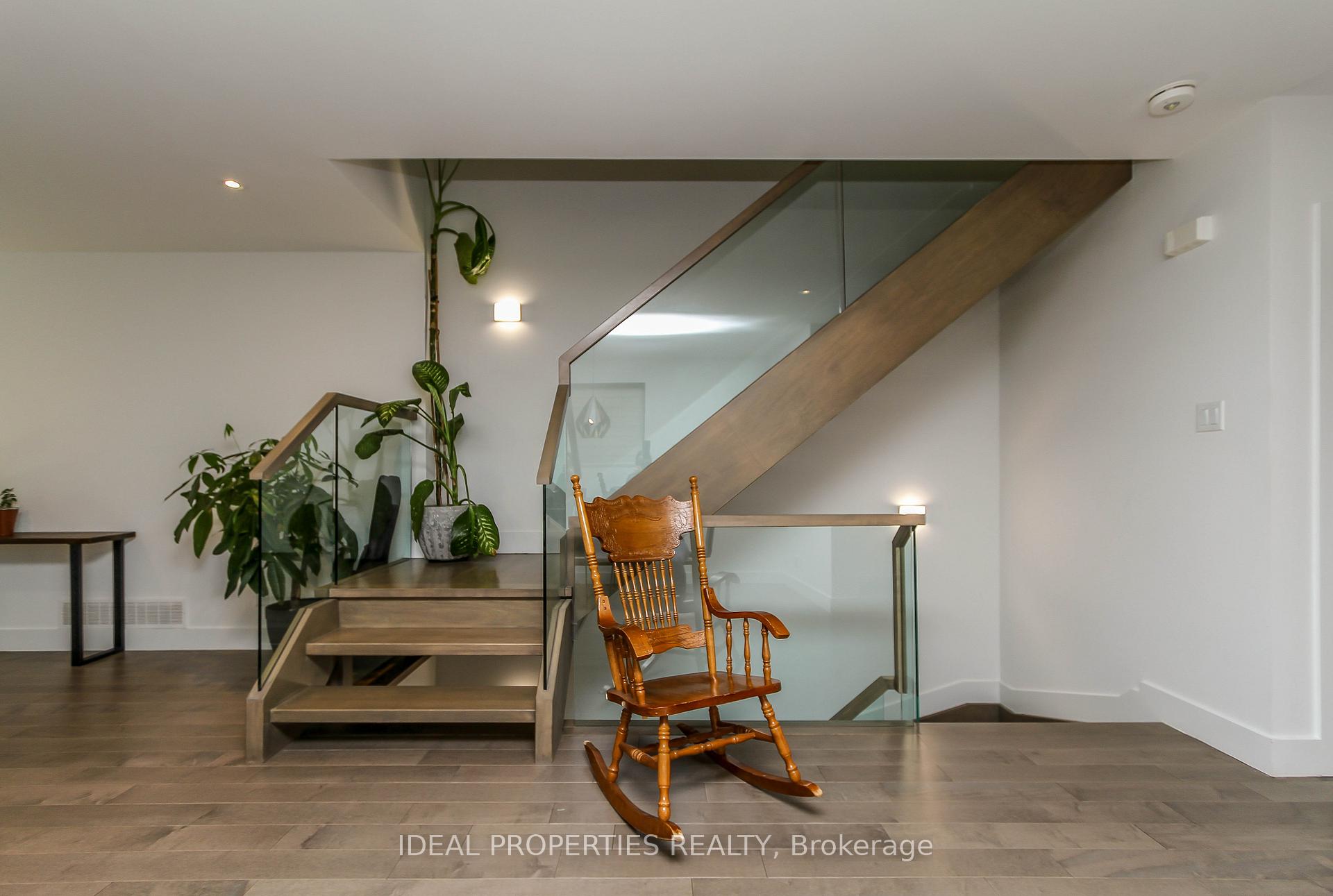 Photo 16 of 370B Roosevelt Avenue, Ottawa, Westboro West — HOMEH