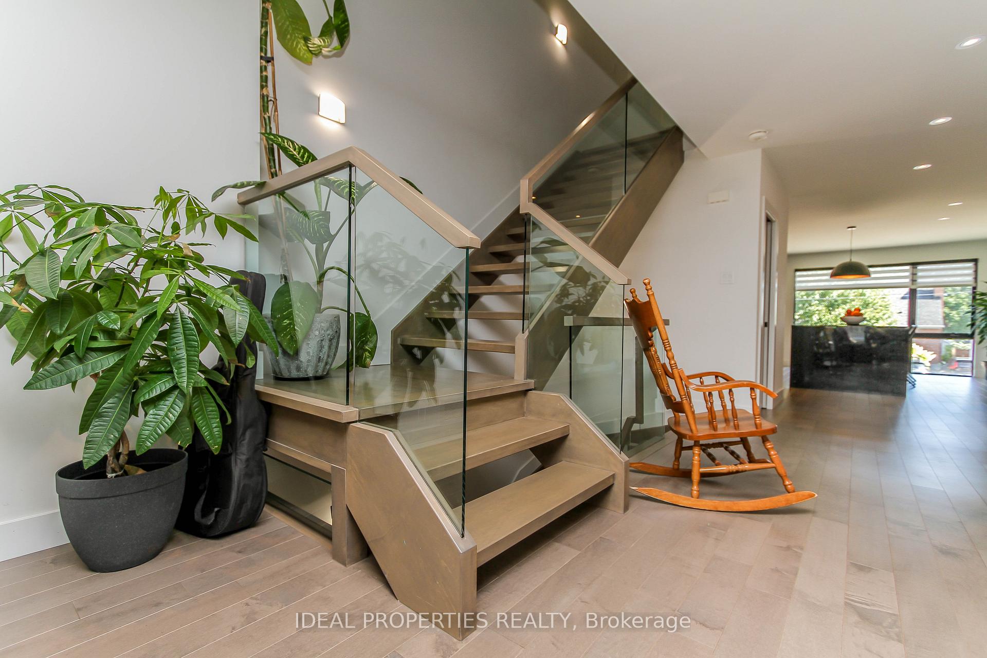 Photo 18 of 370B Roosevelt Avenue, Ottawa, Westboro West — HOMEH