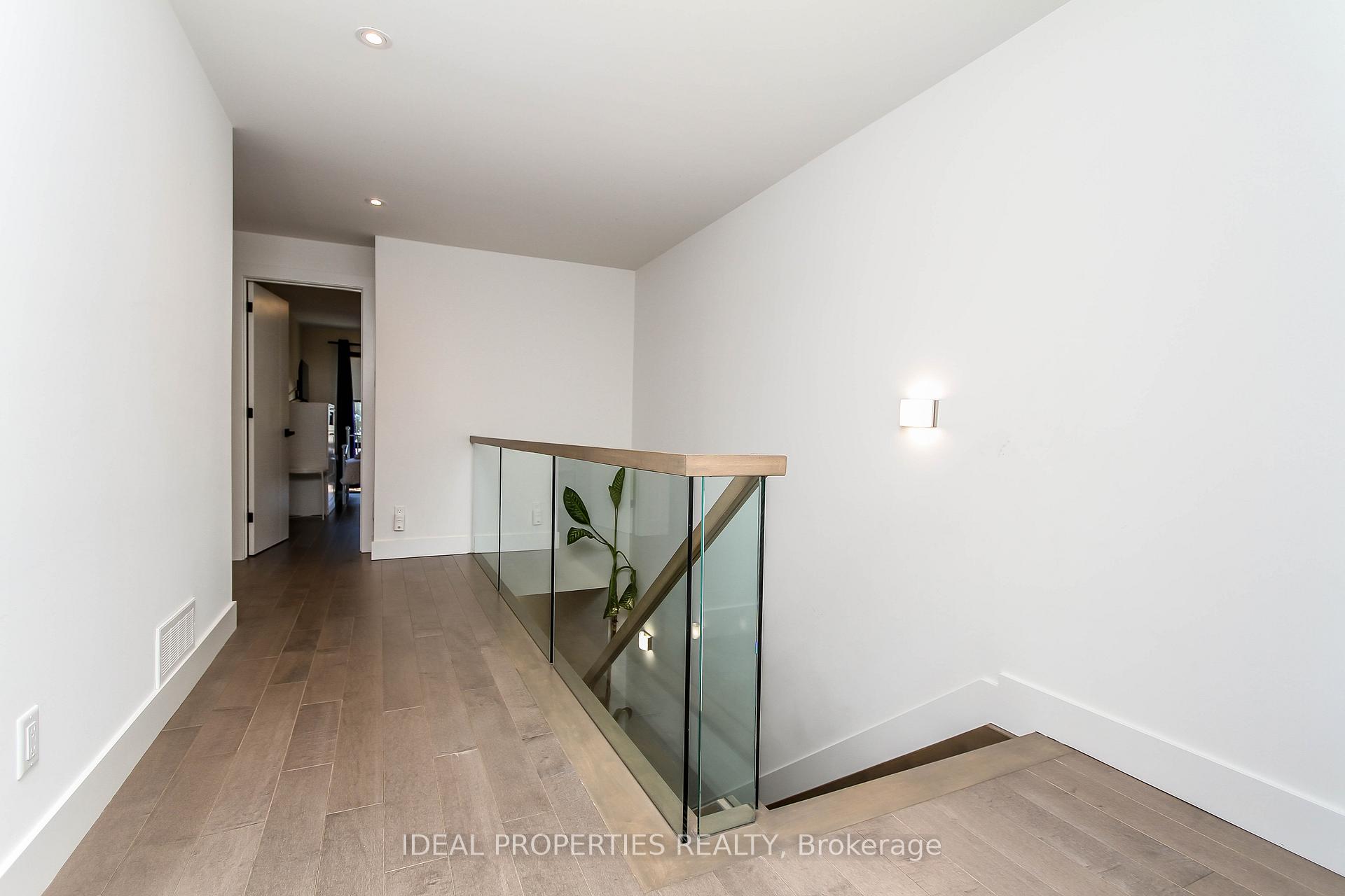 Photo 19 of 370B Roosevelt Avenue, Ottawa, Westboro West — HOMEH