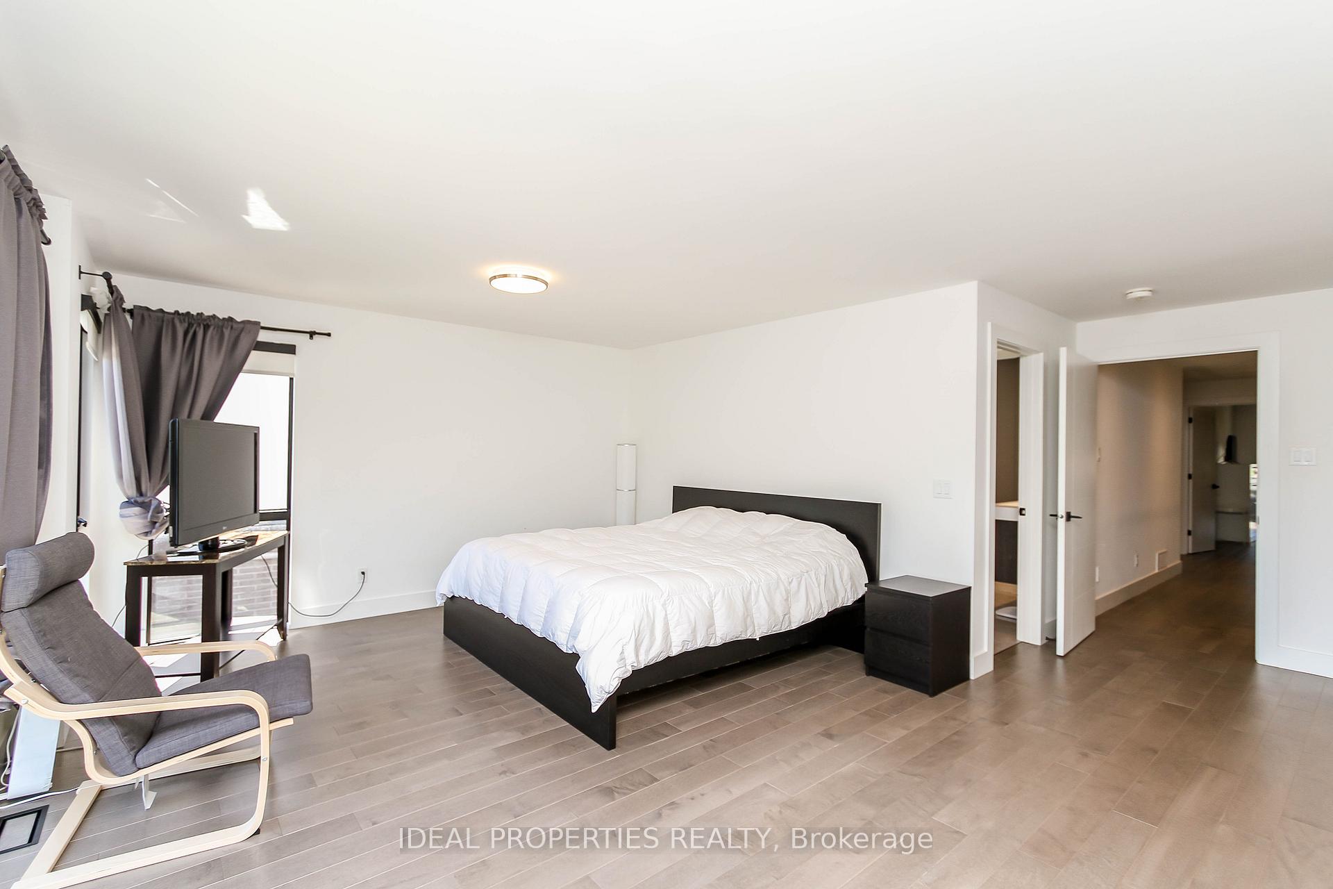 Photo 21 of 370B Roosevelt Avenue, Ottawa, Westboro West — HOMEH