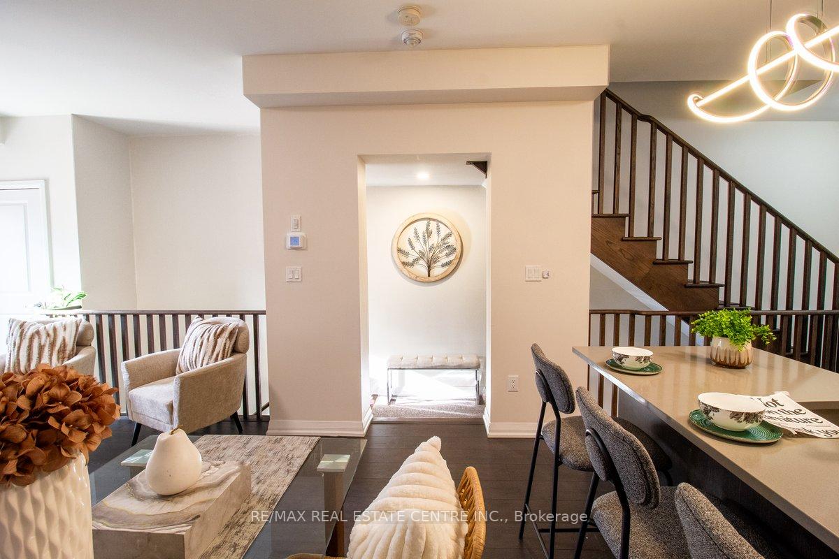 Photo 4 of 153 Danzatore Path, Oshawa, Windfields — HOMEH