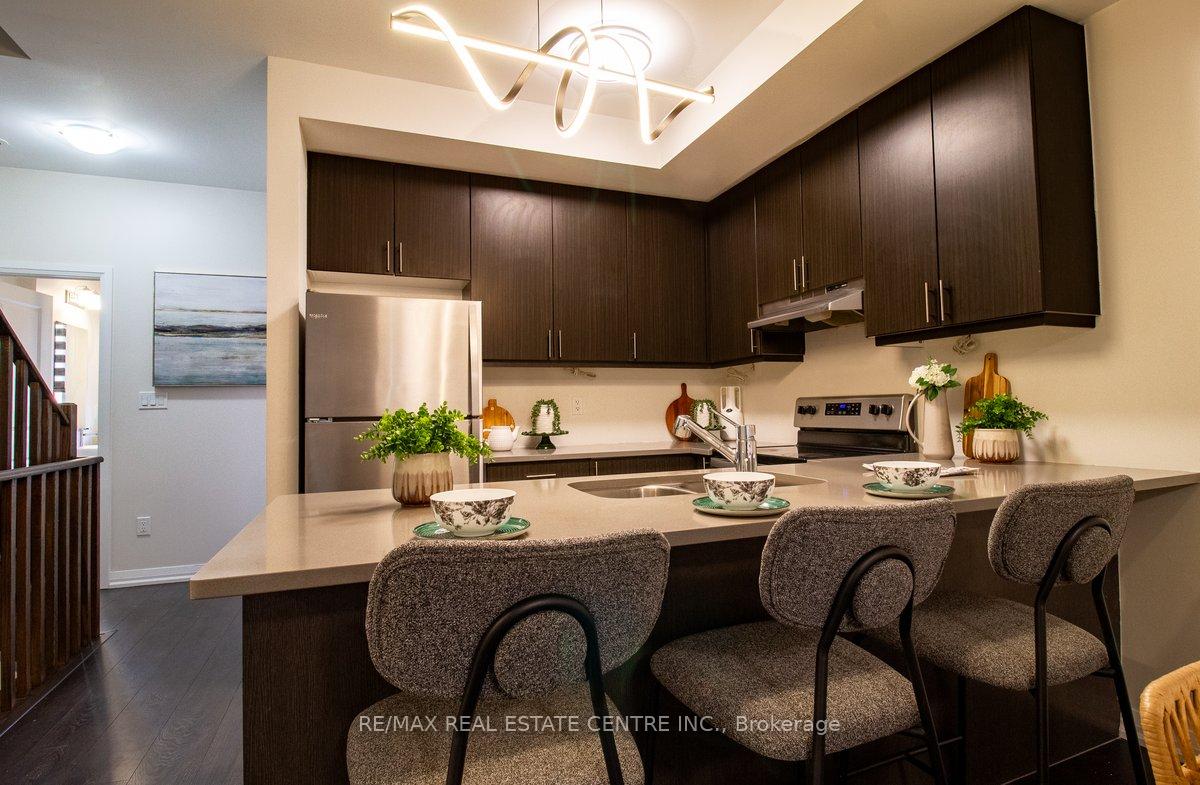 Photo 10 of 153 Danzatore Path, Oshawa, Windfields — HOMEH