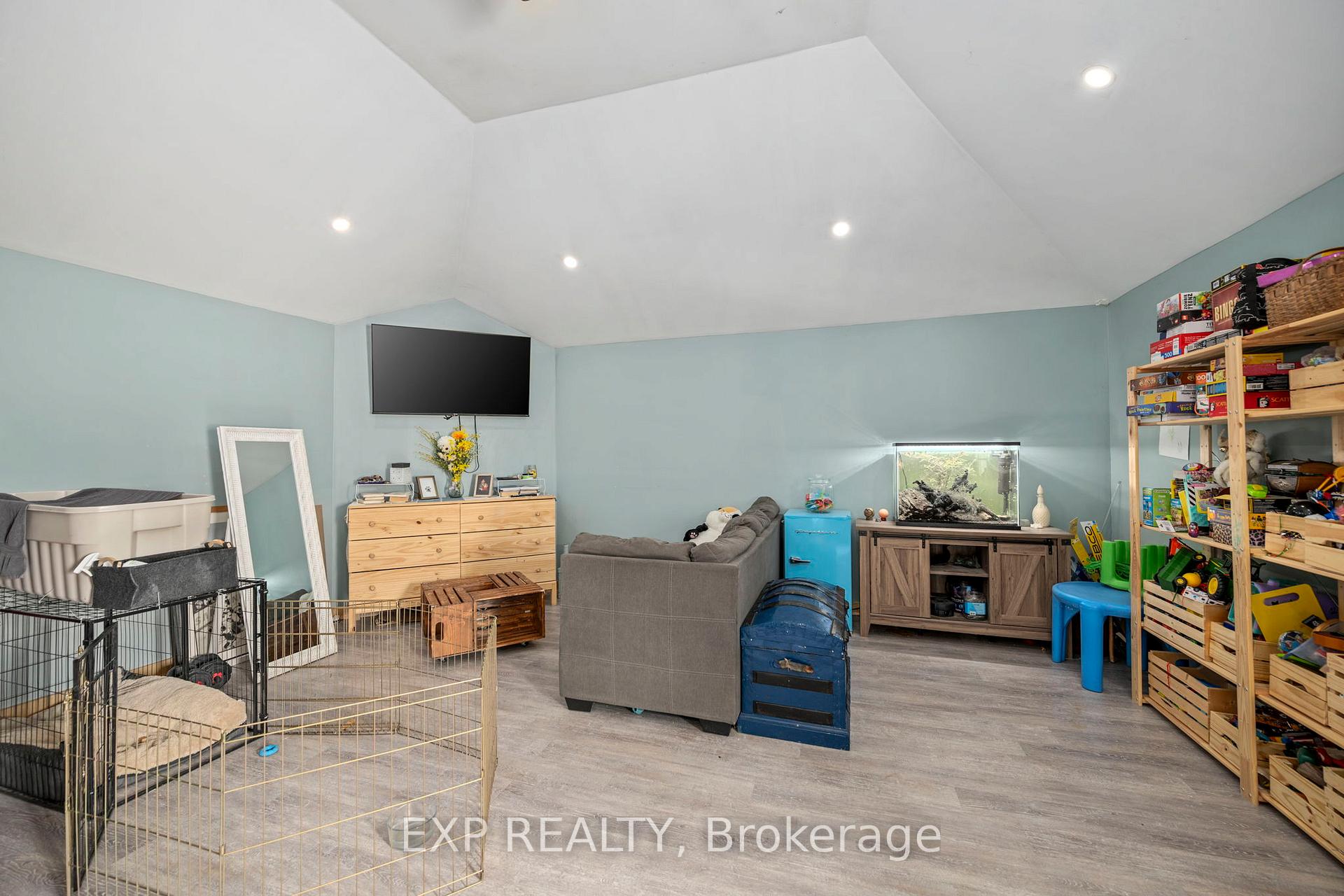 Photo 8 of 46330 South Street, Central Elgin, Sparta — HOMEH