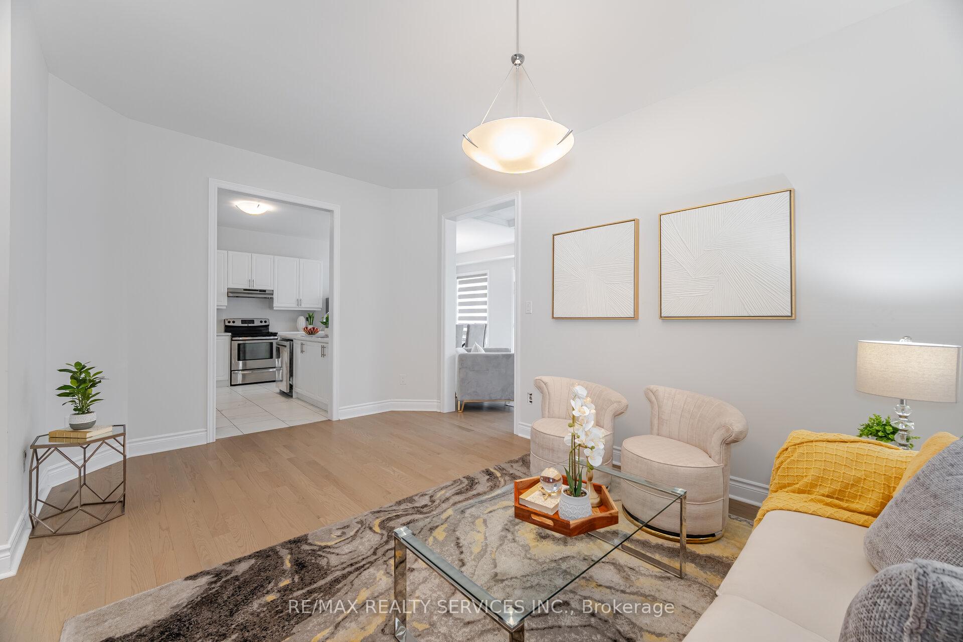 Photo 10 of 36 Michener Drive, Brampton, Sandringham-Wellington North — HOMEH
