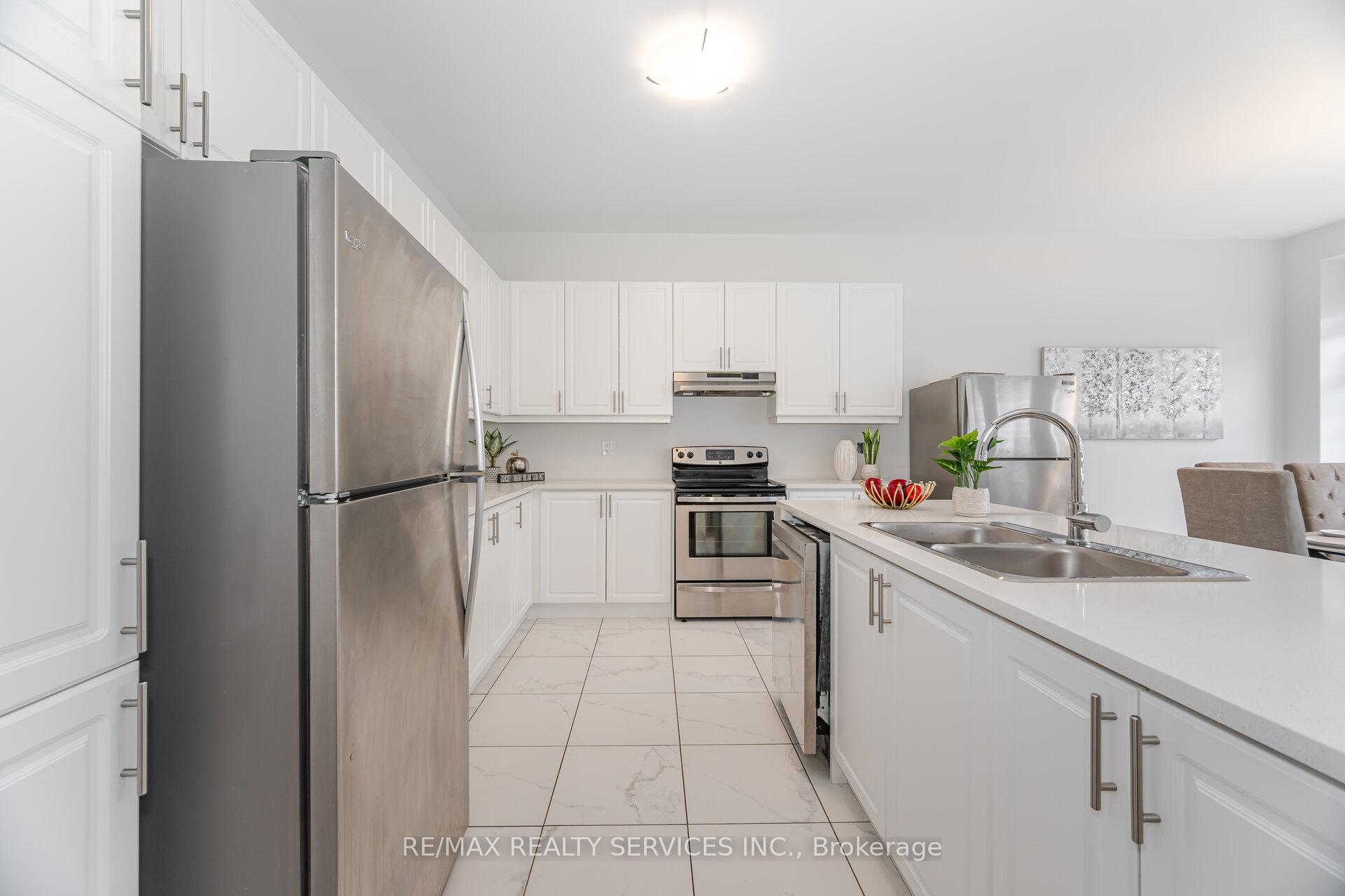 Photo 11 of 36 Michener Drive, Brampton, Sandringham-Wellington North — HOMEH
