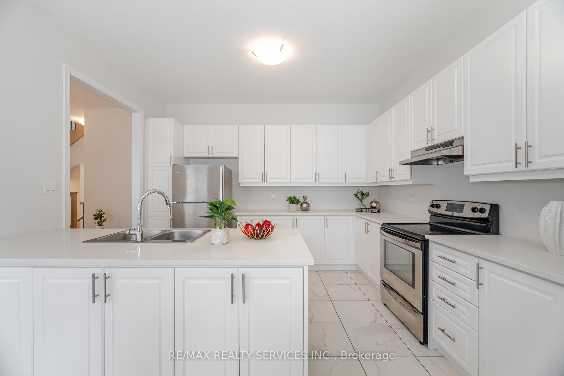 Photo 12 of 36 Michener Drive, Brampton, Sandringham-Wellington North — HOMEH