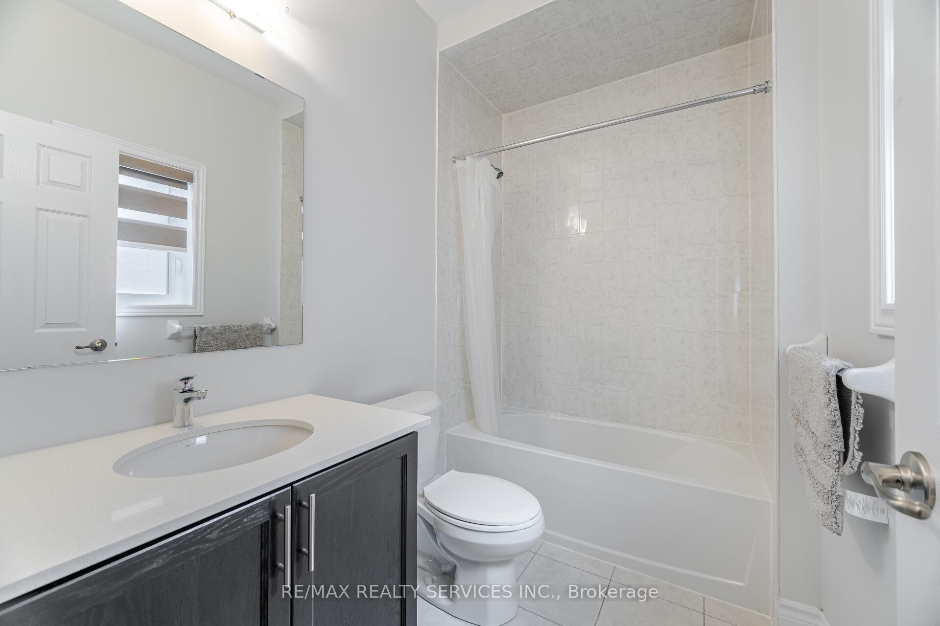 Photo 33 of 36 Michener Drive, Brampton, Sandringham-Wellington North — HOMEH