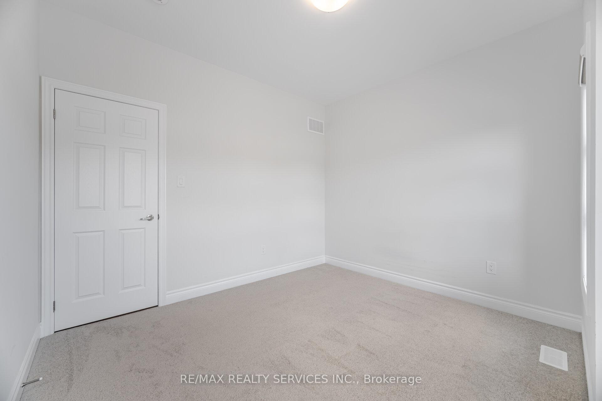 Photo 35 of 36 Michener Drive, Brampton, Sandringham-Wellington North — HOMEH