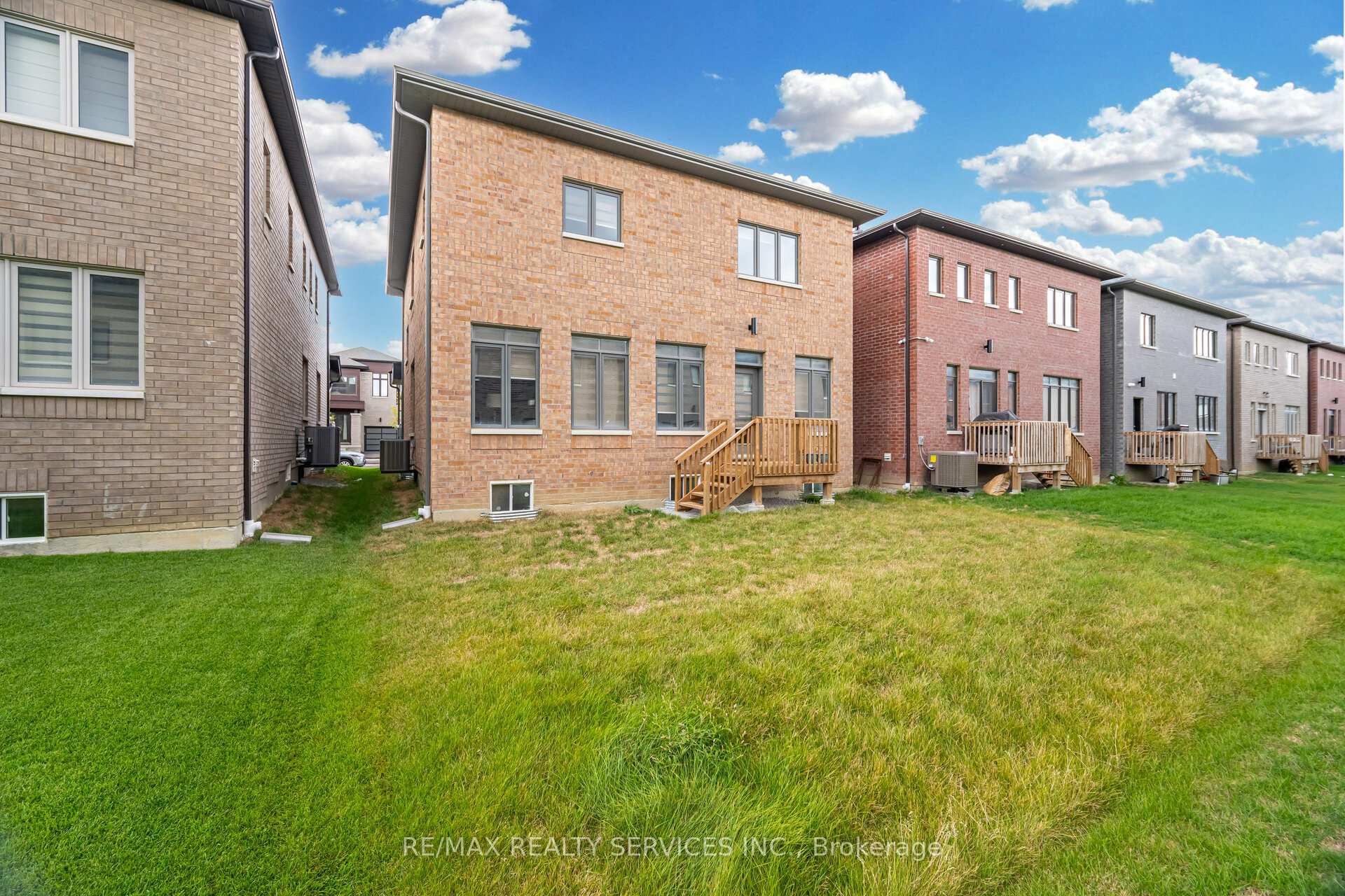 Photo 45 of 36 Michener Drive, Brampton, Sandringham-Wellington North — HOMEH
