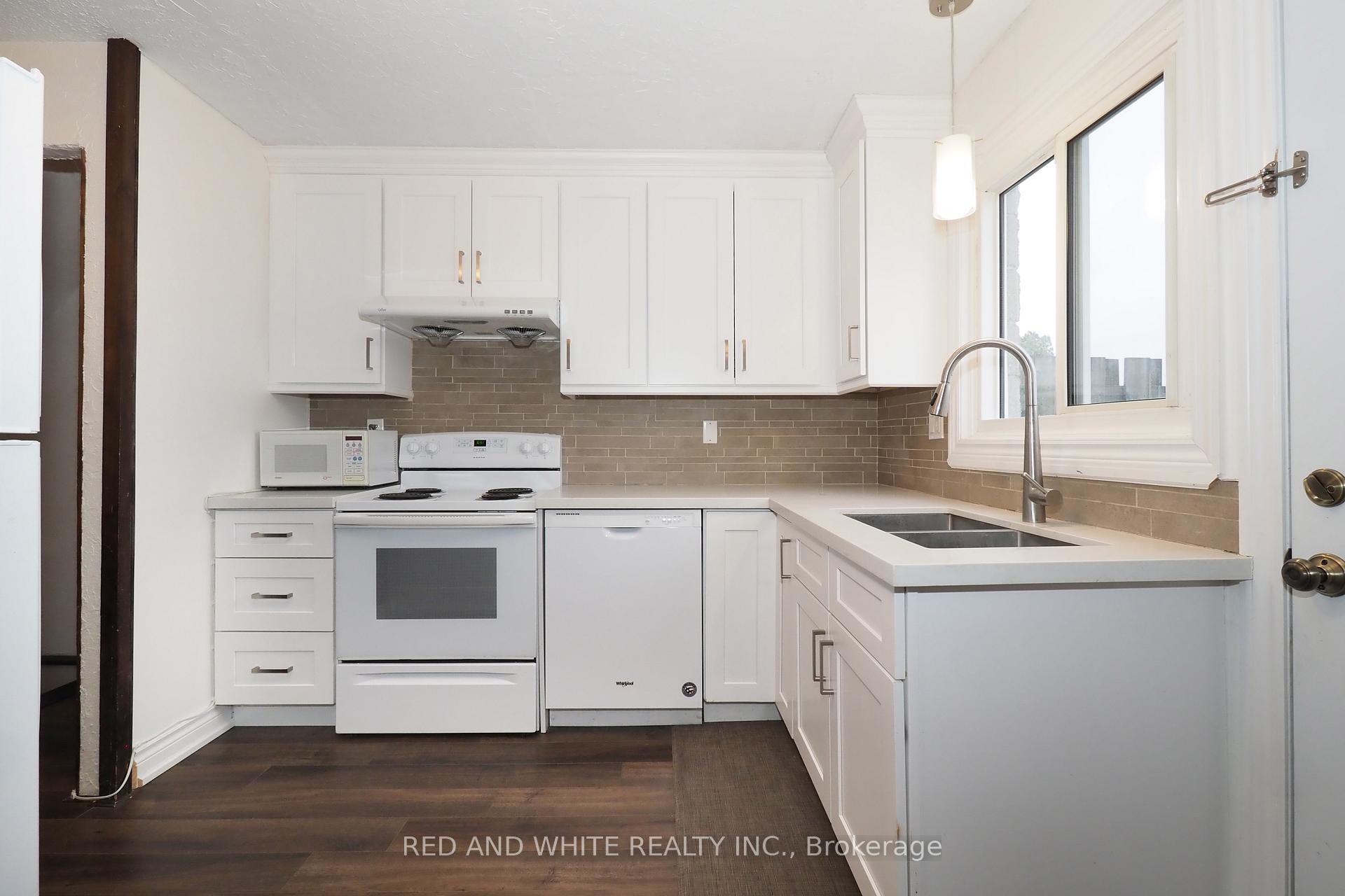 Photo 12 of Unit 34, 25 Upper Canada Drive, Kitchener — HOMEH