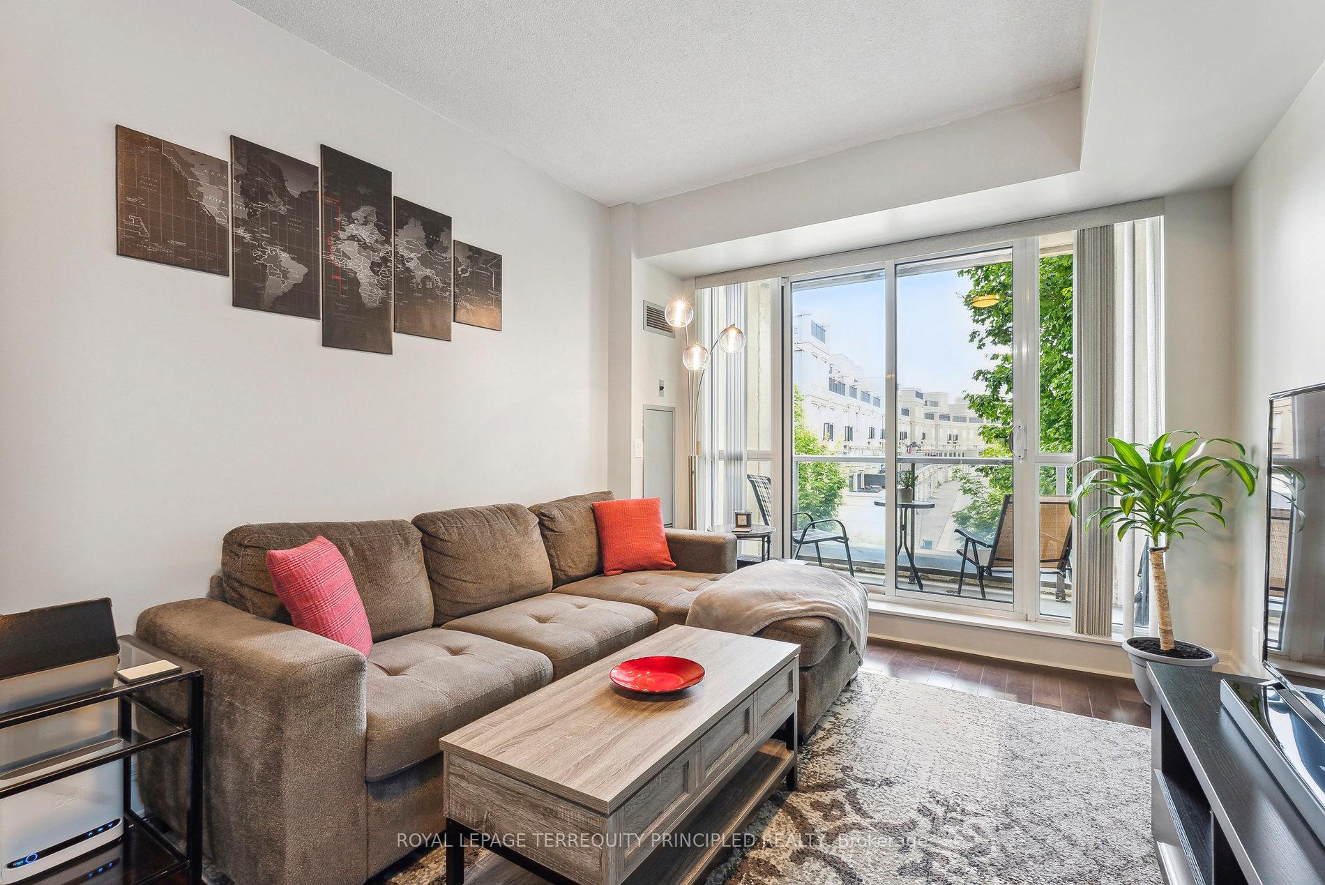 Photo 8 of Unit 202, 21 Upper Duke Crescent, Markham, Unionville — HOMEH