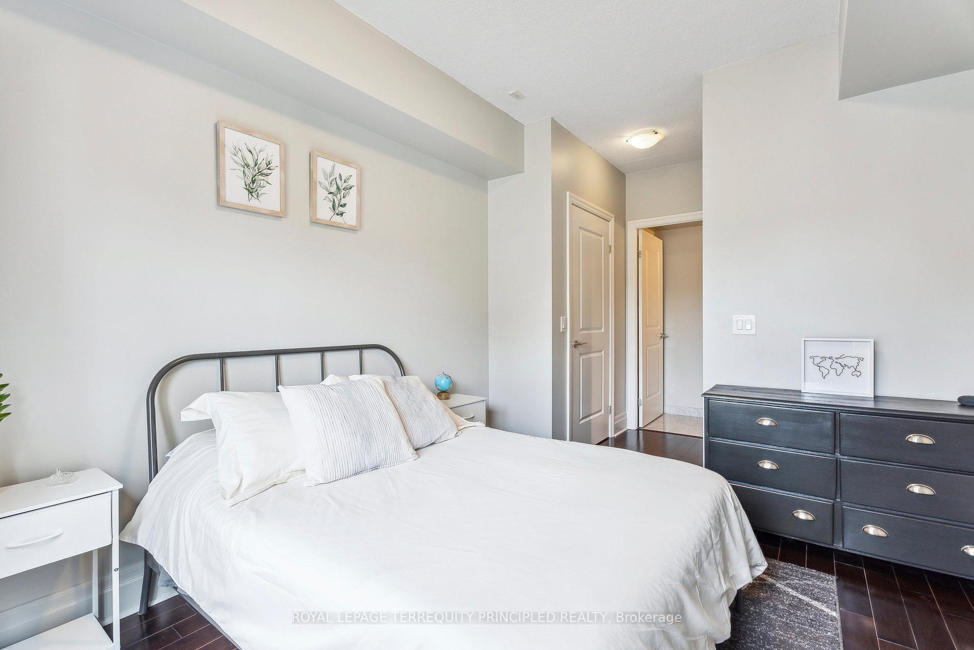 Photo 9 of Unit 202, 21 Upper Duke Crescent, Markham, Unionville — HOMEH