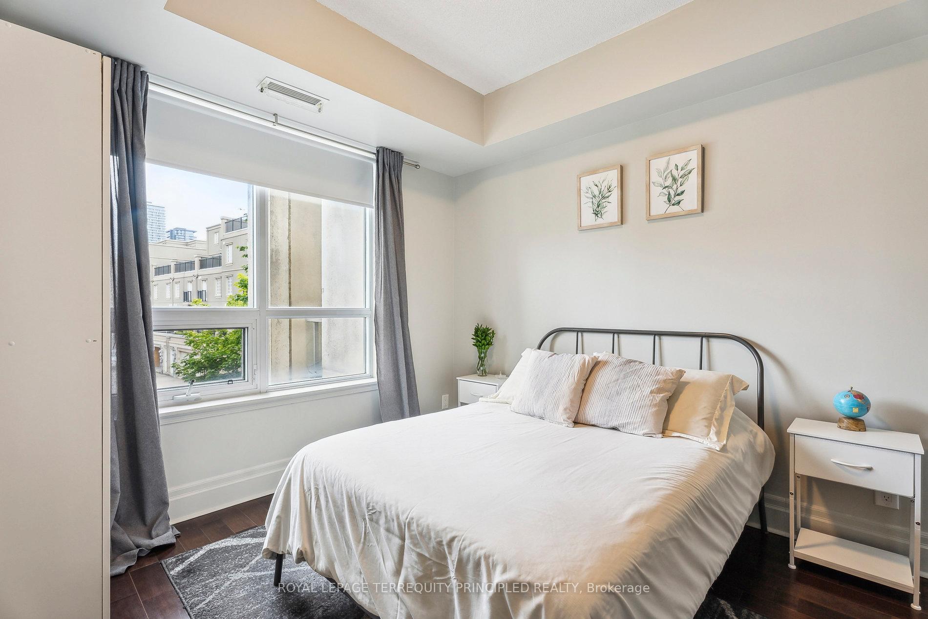 Photo 10 of Unit 202, 21 Upper Duke Crescent, Markham, Unionville — HOMEH